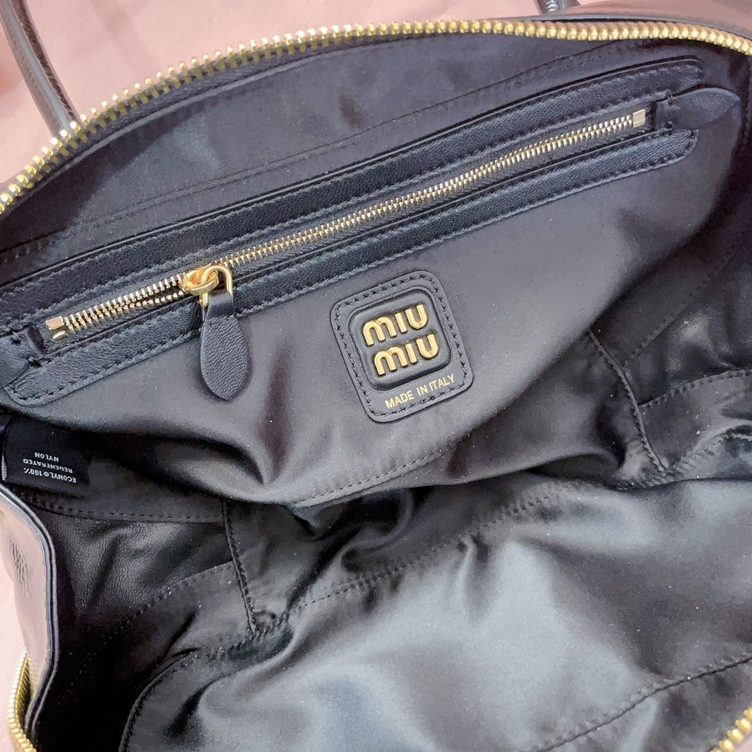 M1v M1v beau naplak patent leather bag 12x27x8cm