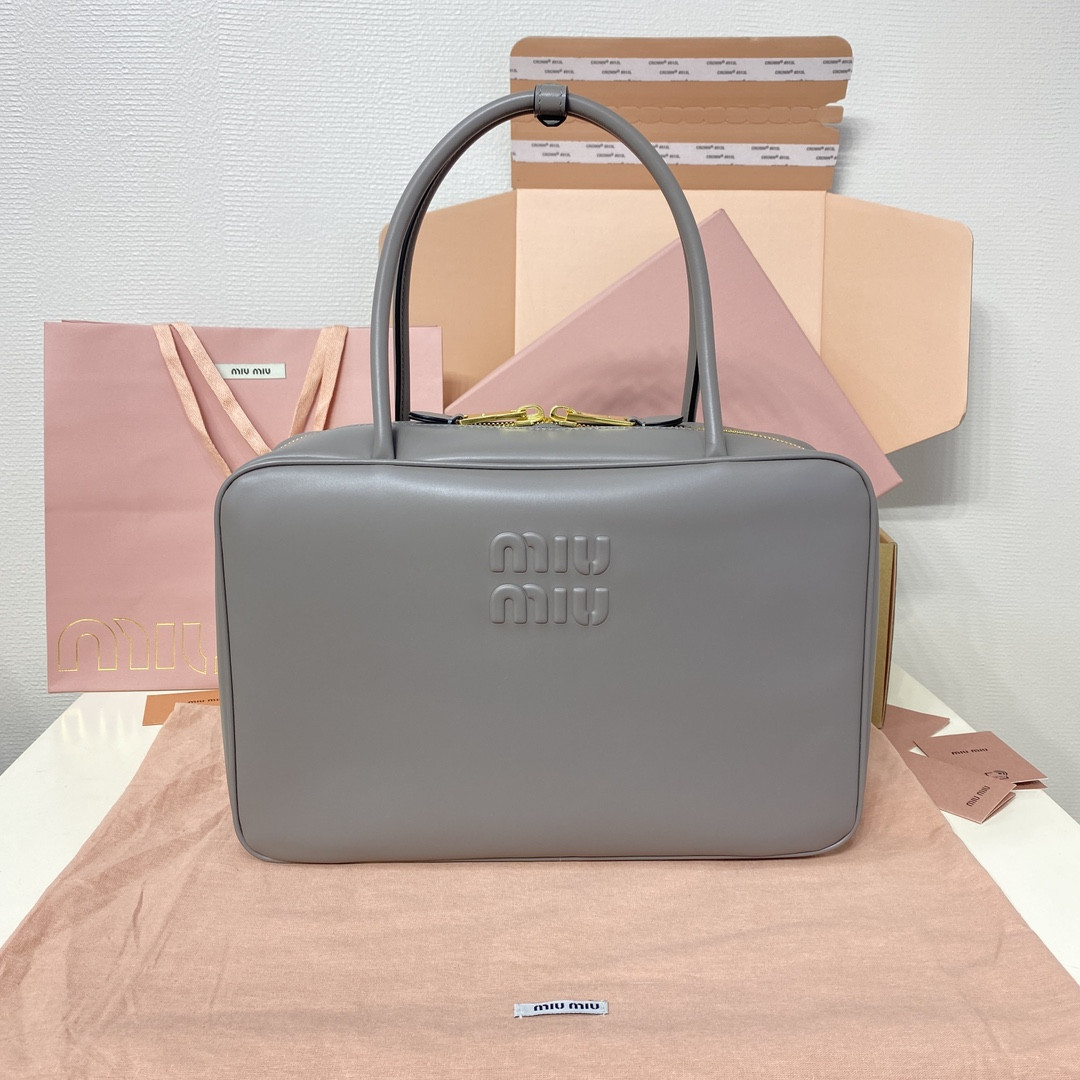 M1v M1v leather beau bag 23x34x10cm