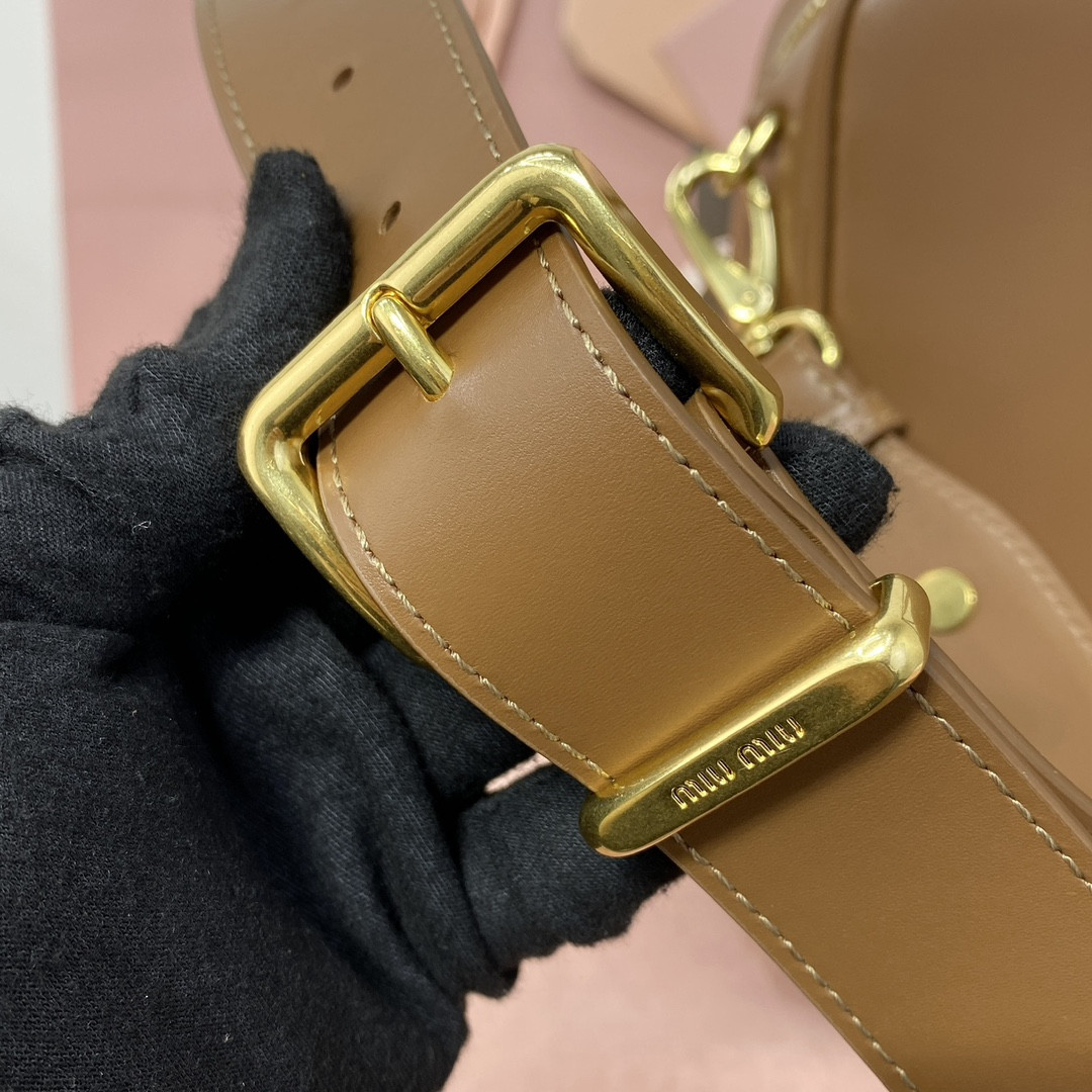 M1v M1v leather beau bag 23x34x10cm