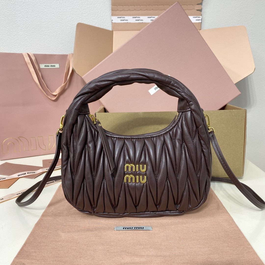 M1v M1v wander matelassé nappa leather hobo bag 17x20x6cm