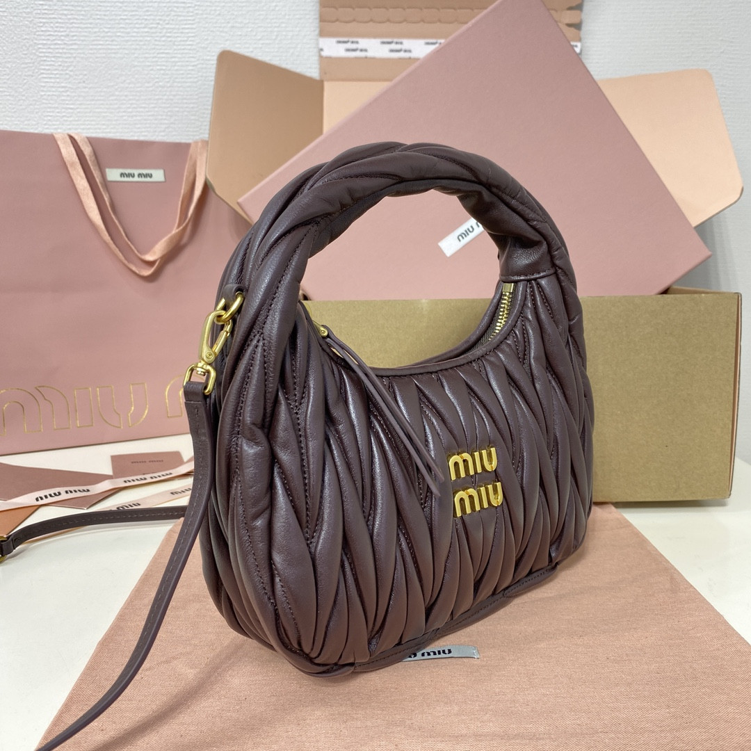 M1v M1v wander matelassé nappa leather hobo bag 17x20x6cm