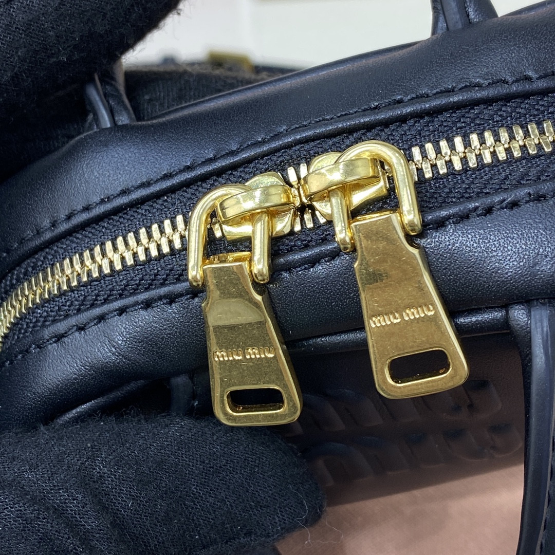 M1v M1v leather micro bag 7x11x4cm