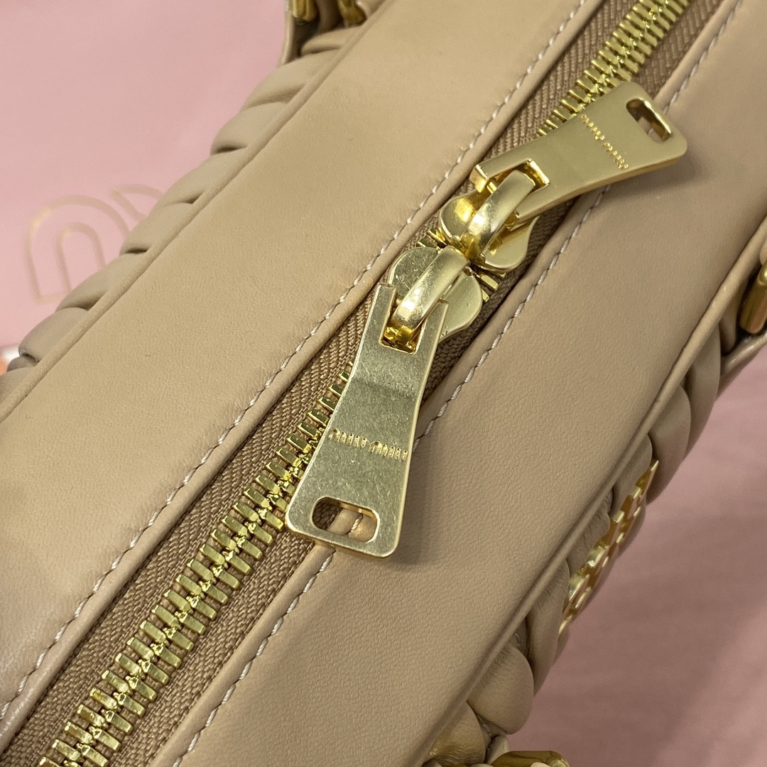 M1v M1v arcadie matelassé nappa leather bag 12x27x9cm