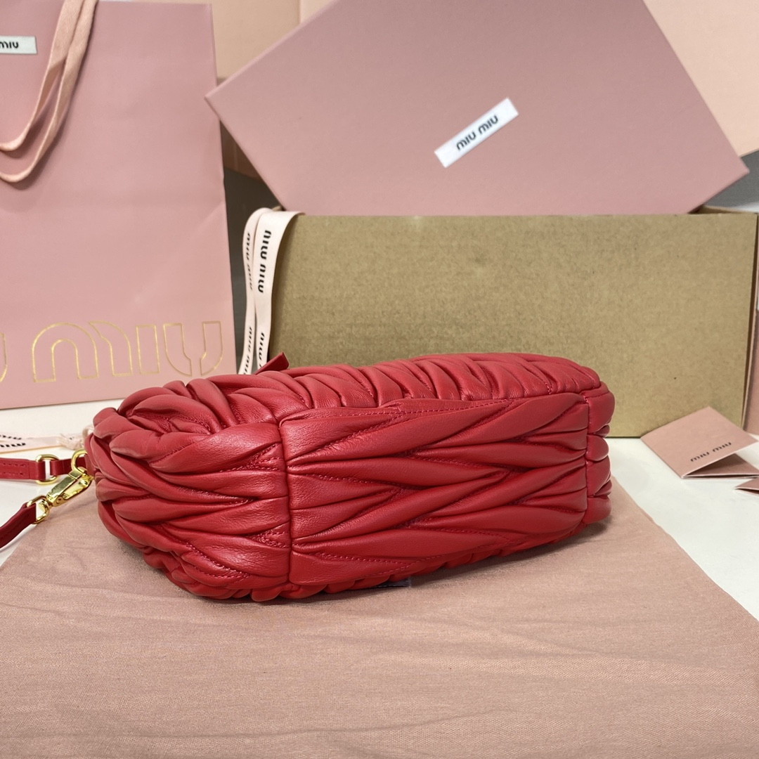 M1v M1v wander matelassé nappa leather hobo bag 17x20x6cm
