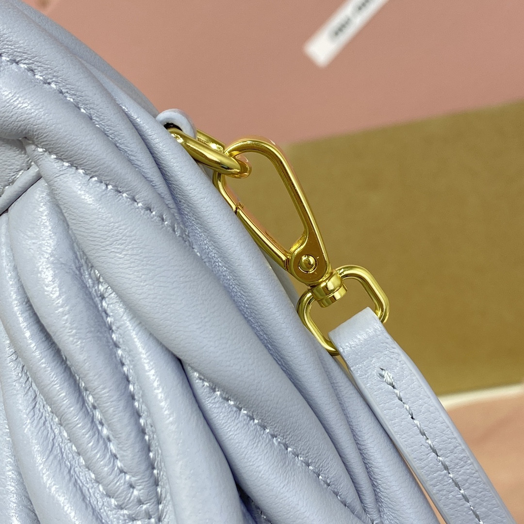M1v M1v wander matelassé nappa leather hobo bag 17x20x6cm