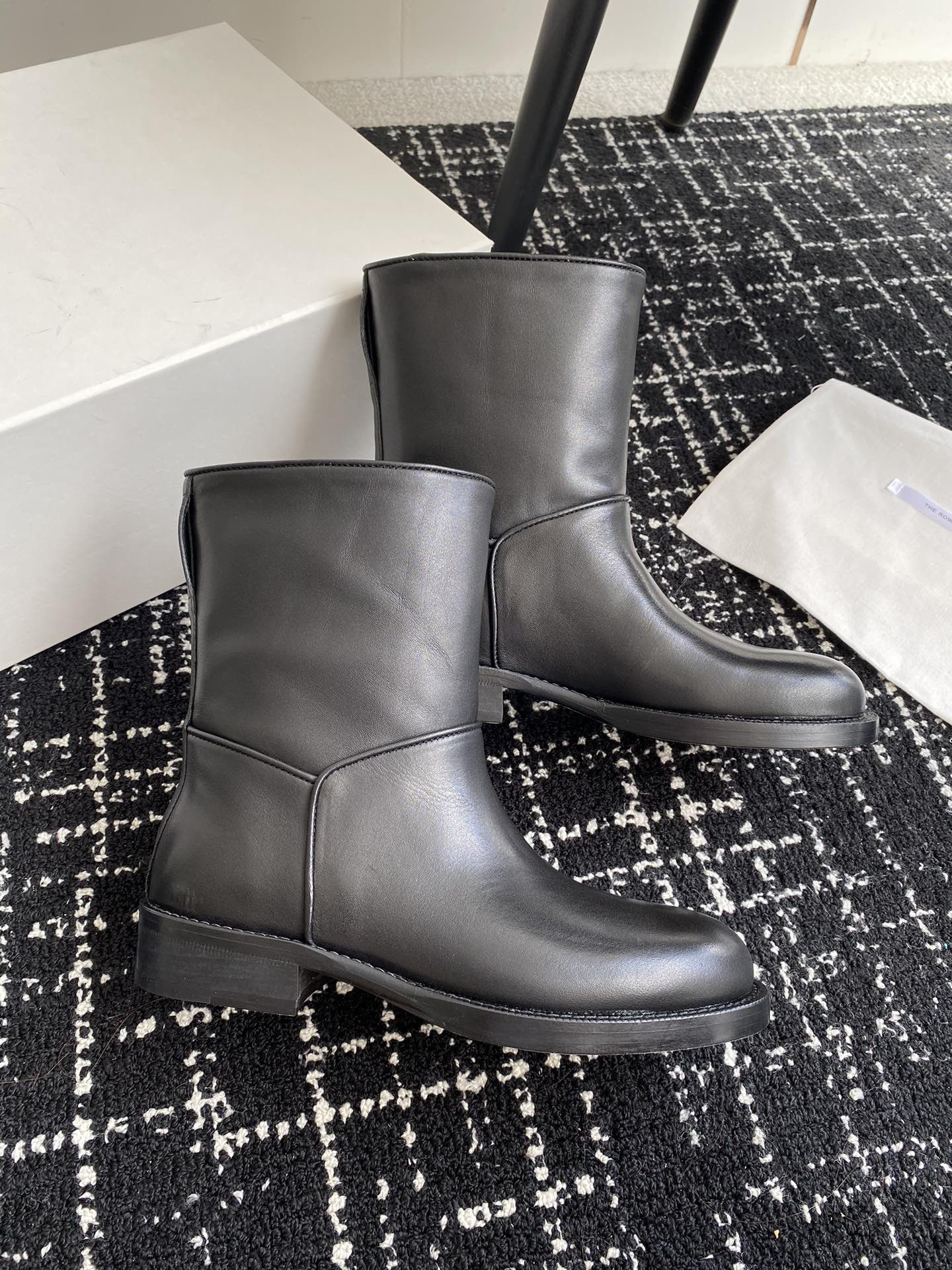 UA The R0w Boot