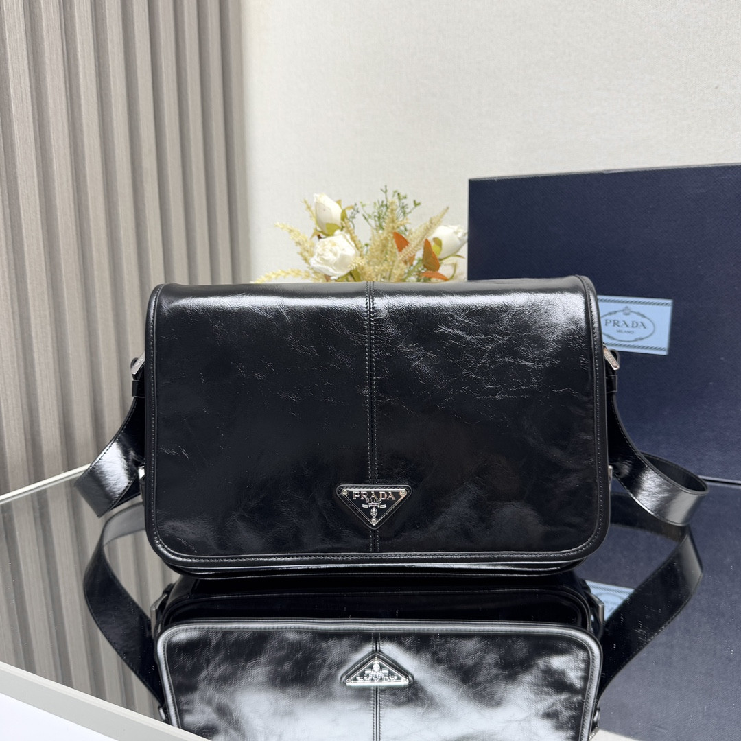 Pra*a Leather shoulder bag 30x20x11cm