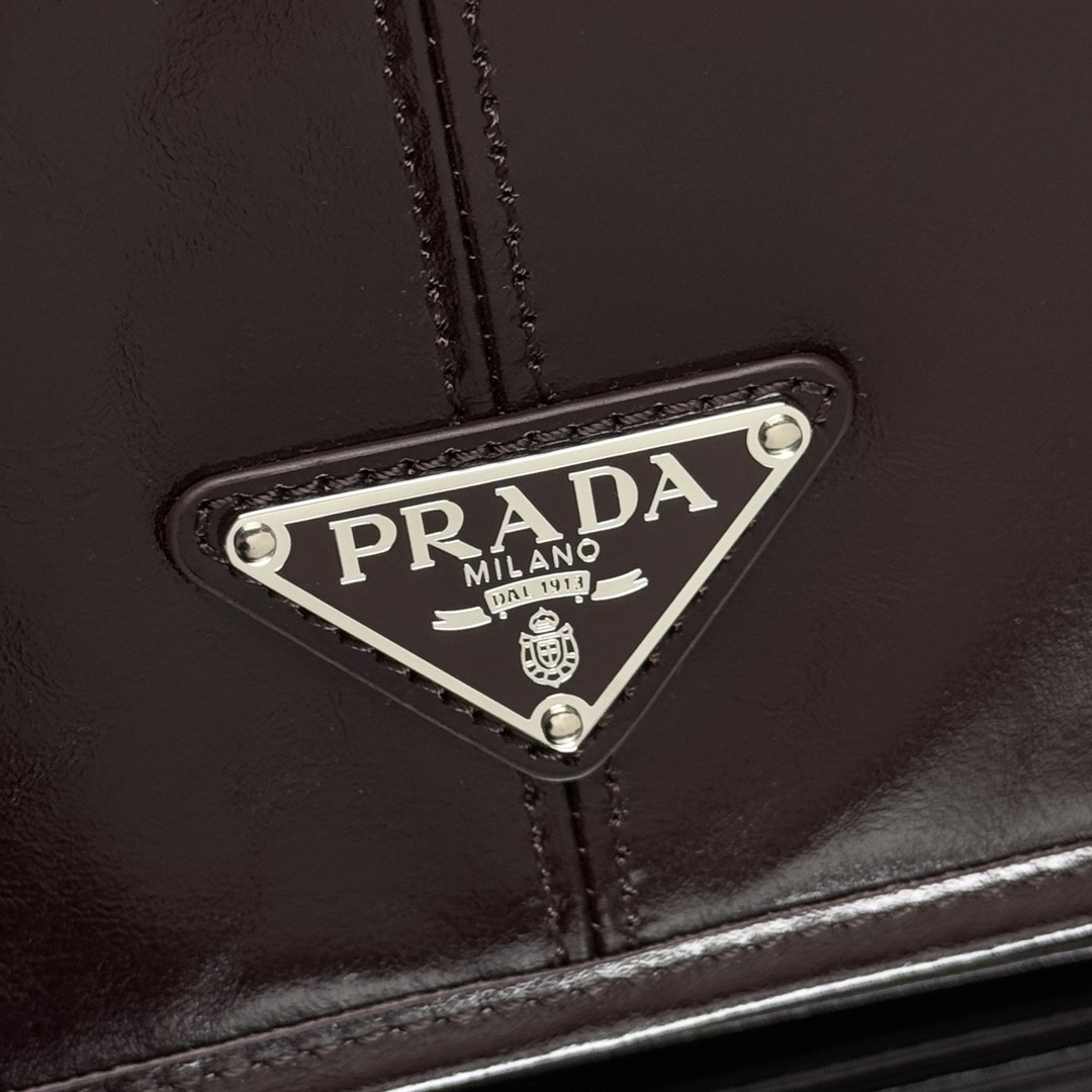 Pra*a Leather shoulder bag 30x20x11cm
