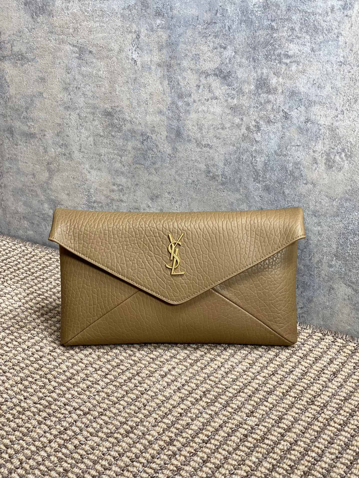 Y51 CASSANDRE large envelope pouch in lambskin 29.5x18x4.5cm