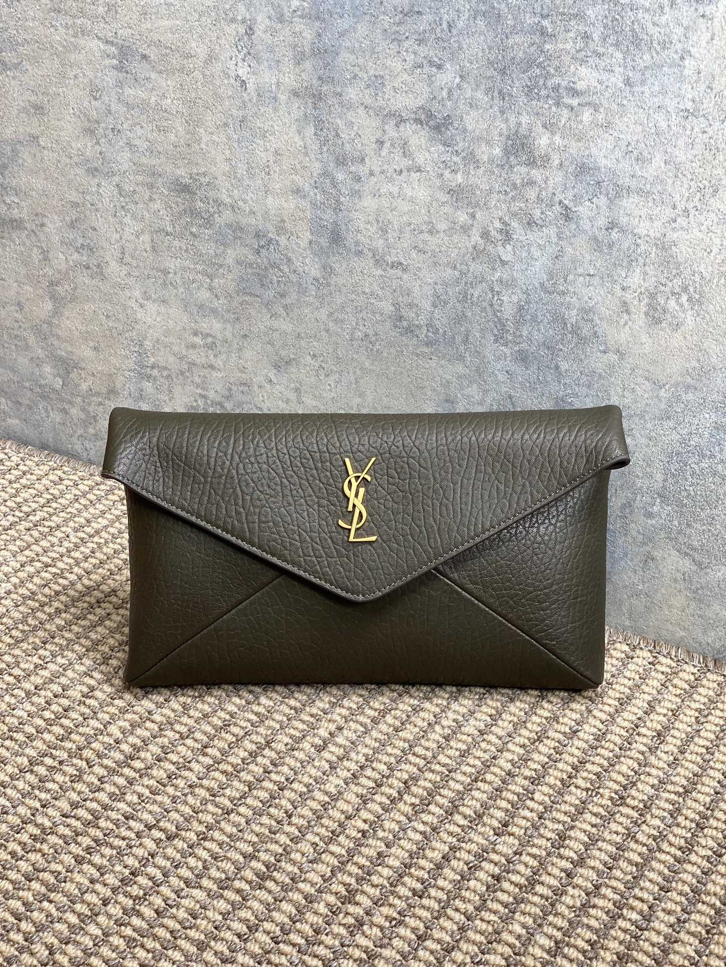 Y51 CASSANDRE large envelope pouch in lambskin 29.5x18x4.5cm