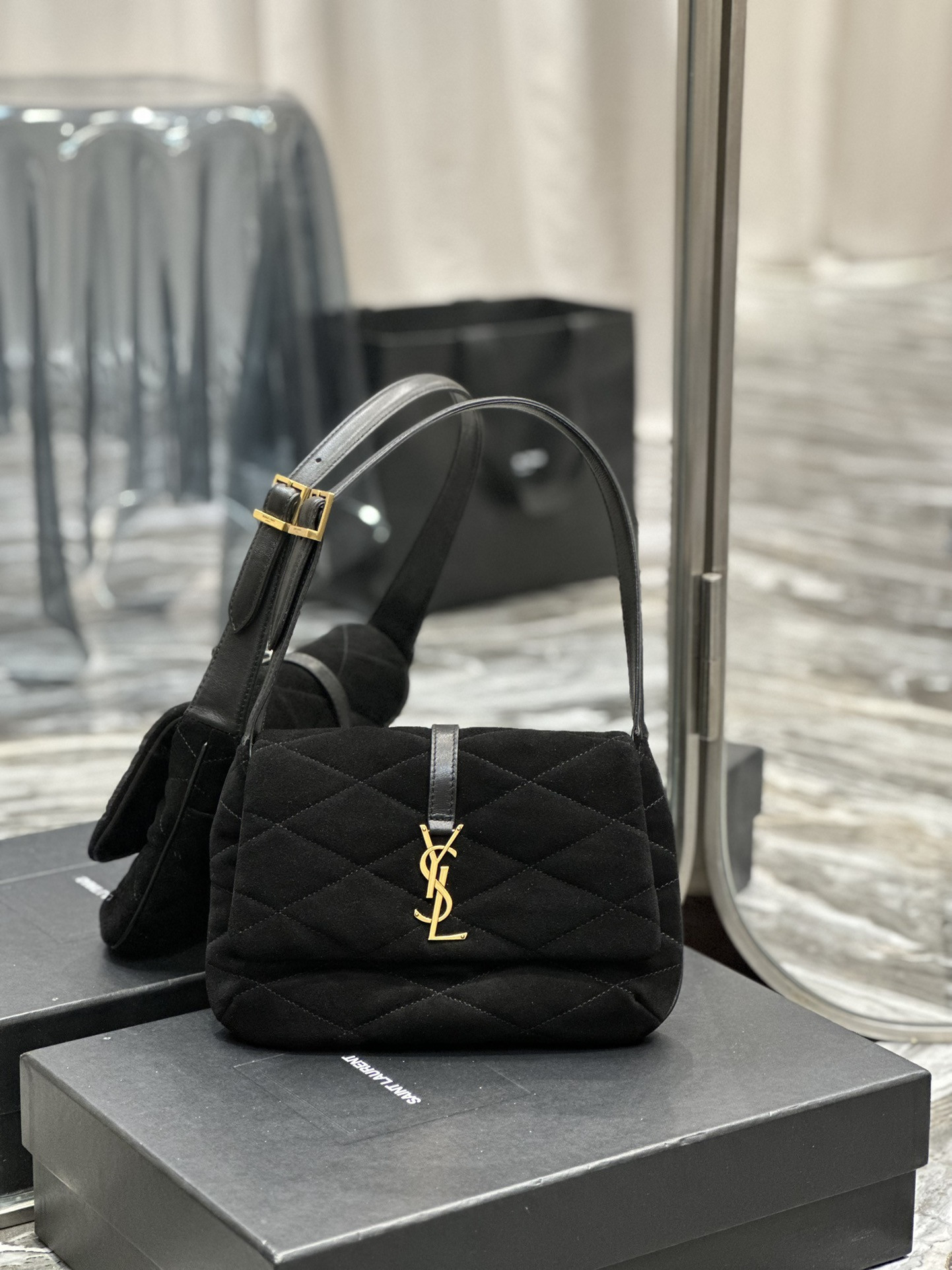 Y51 LE 57 HOBO BAG 24×18×5.5cm