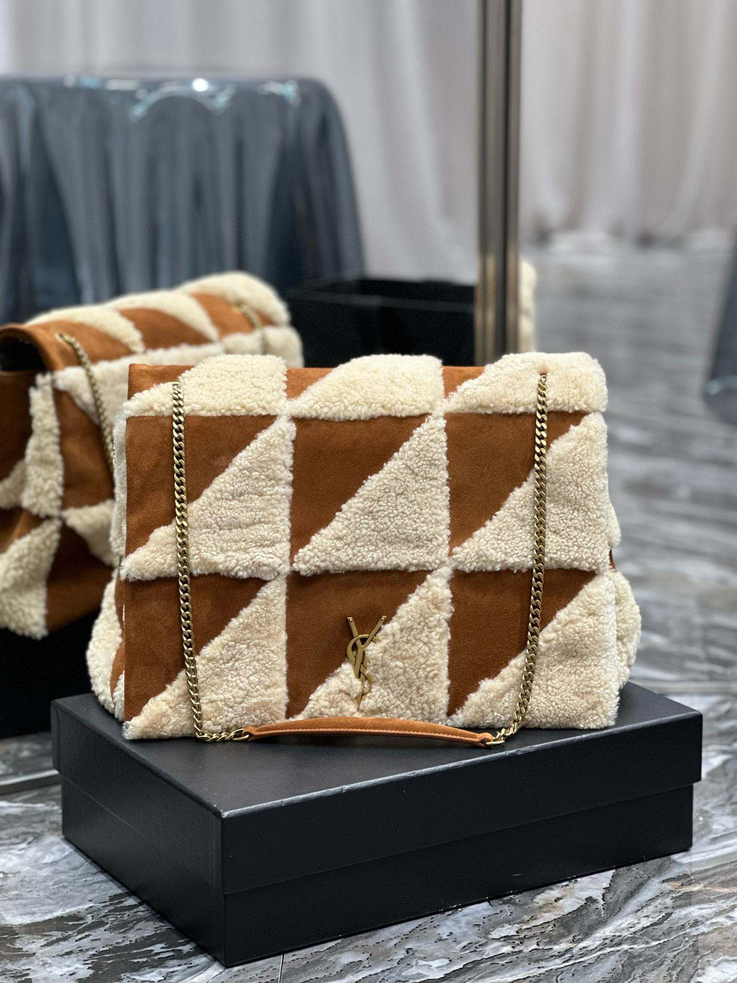 Y51 Jamie Large in Suede and Shearling 38×26×12cm