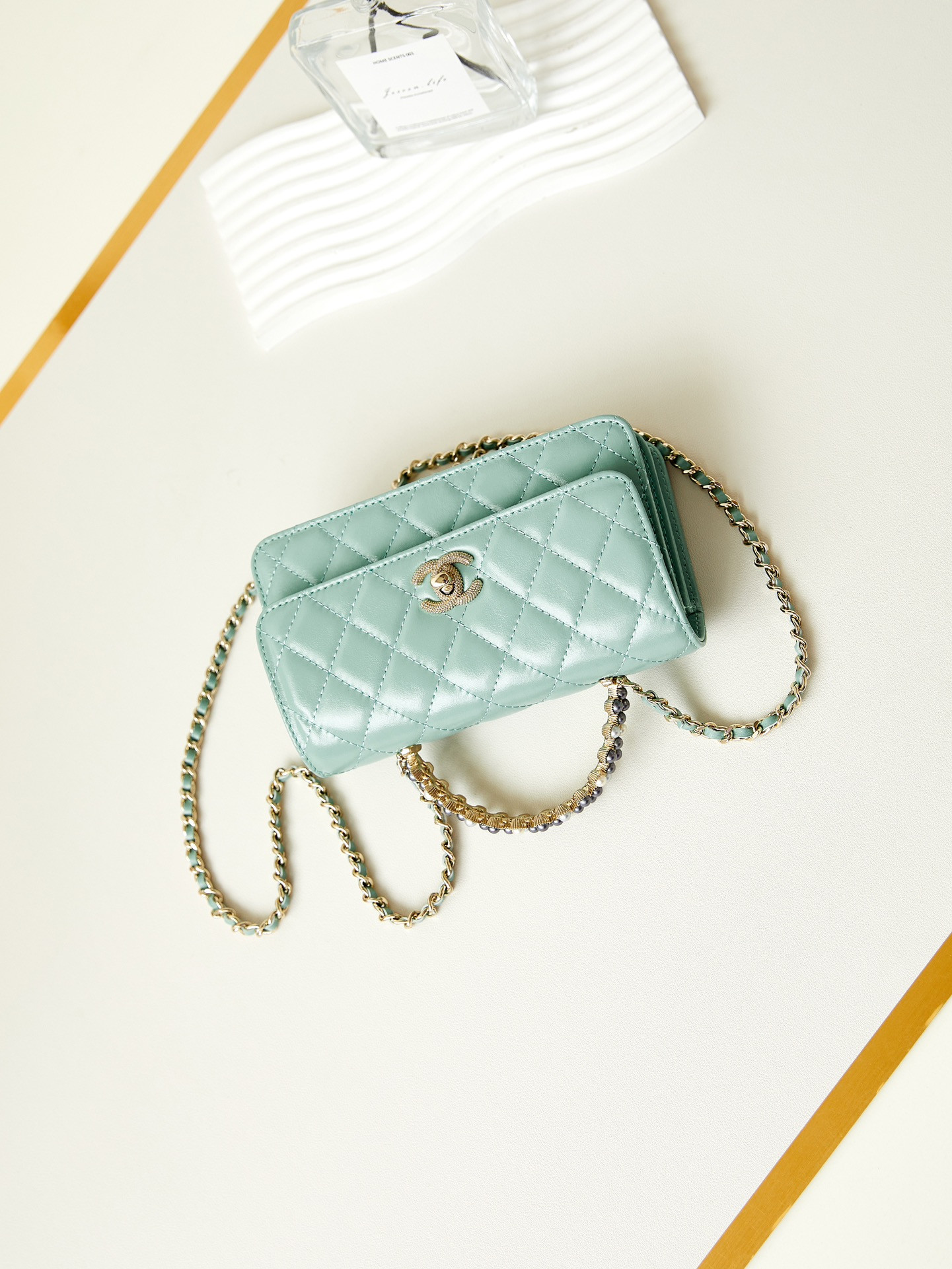 Ch**el 24P woc CLASSIC WALLET ON CHAIN 11x18.5x6cm
