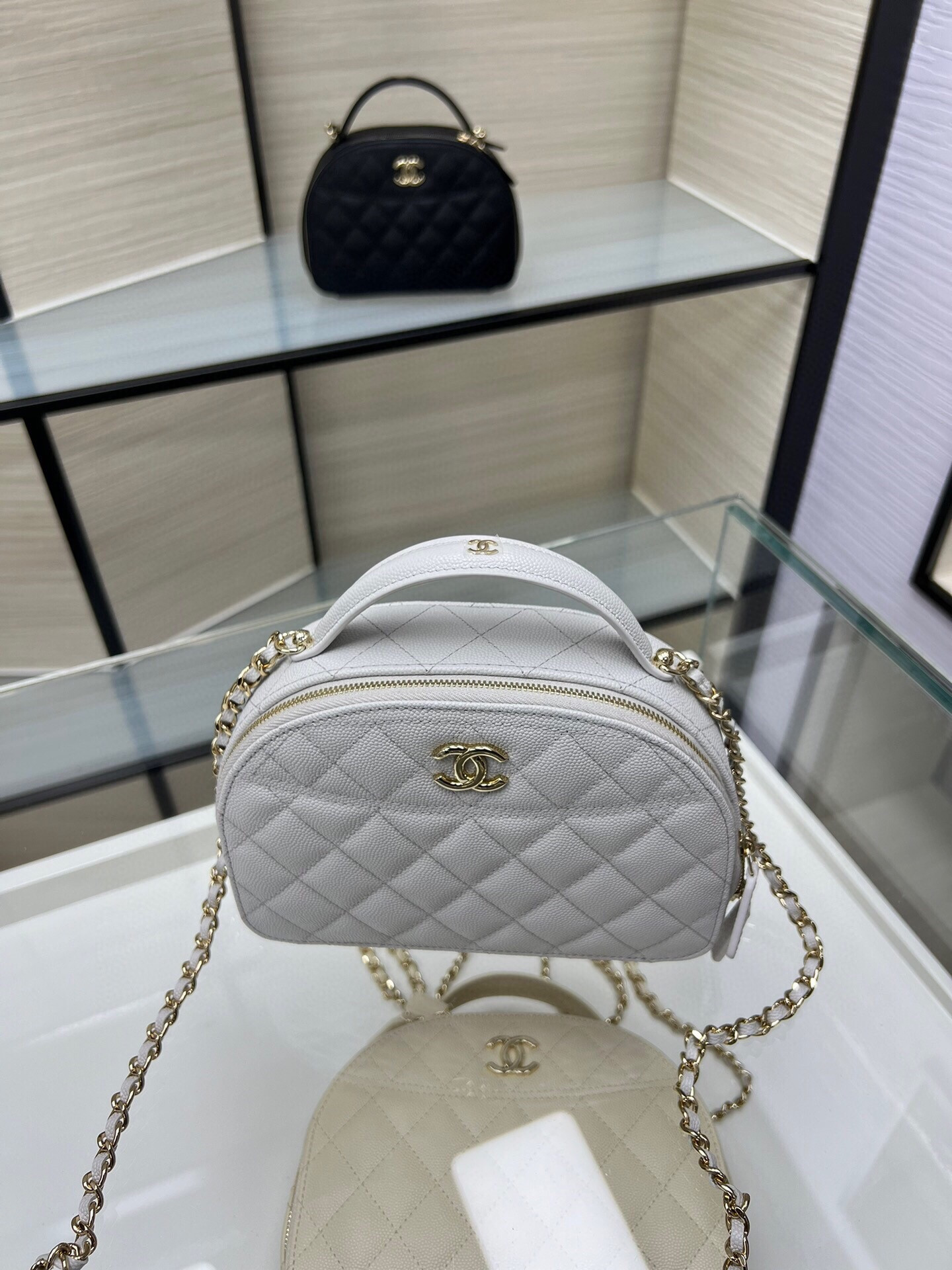 Ch**el 25C Chain shell bag 18X16X6cm