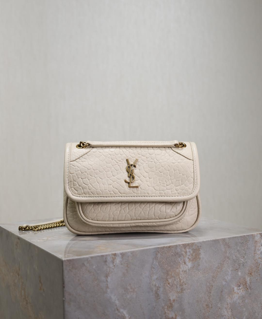 Y51 niki in grained lambskin 828736 22x16.5x12cm