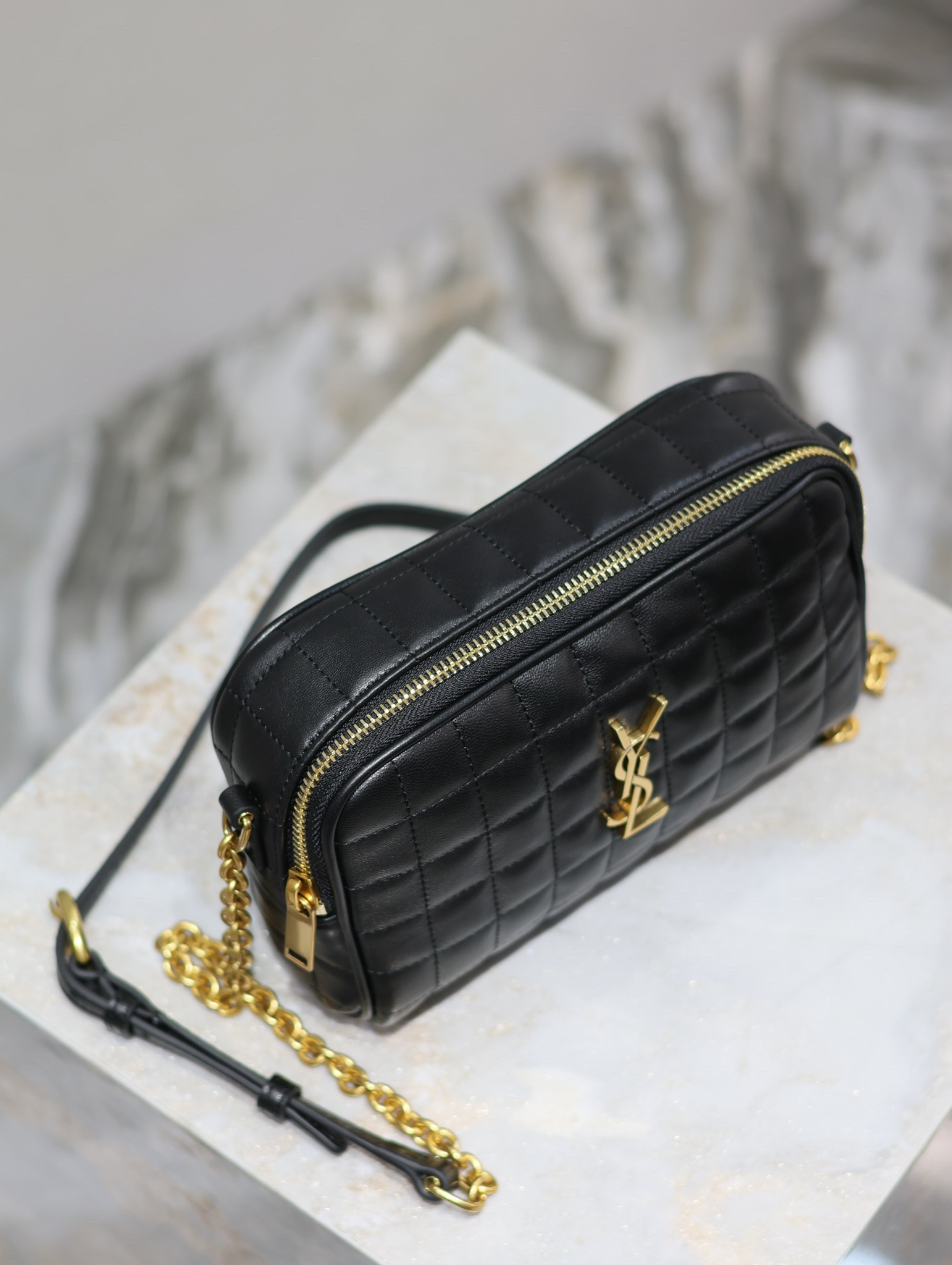 Y51 cassandre matelassé carré camera bag in lambskin 19.5x14x4cm