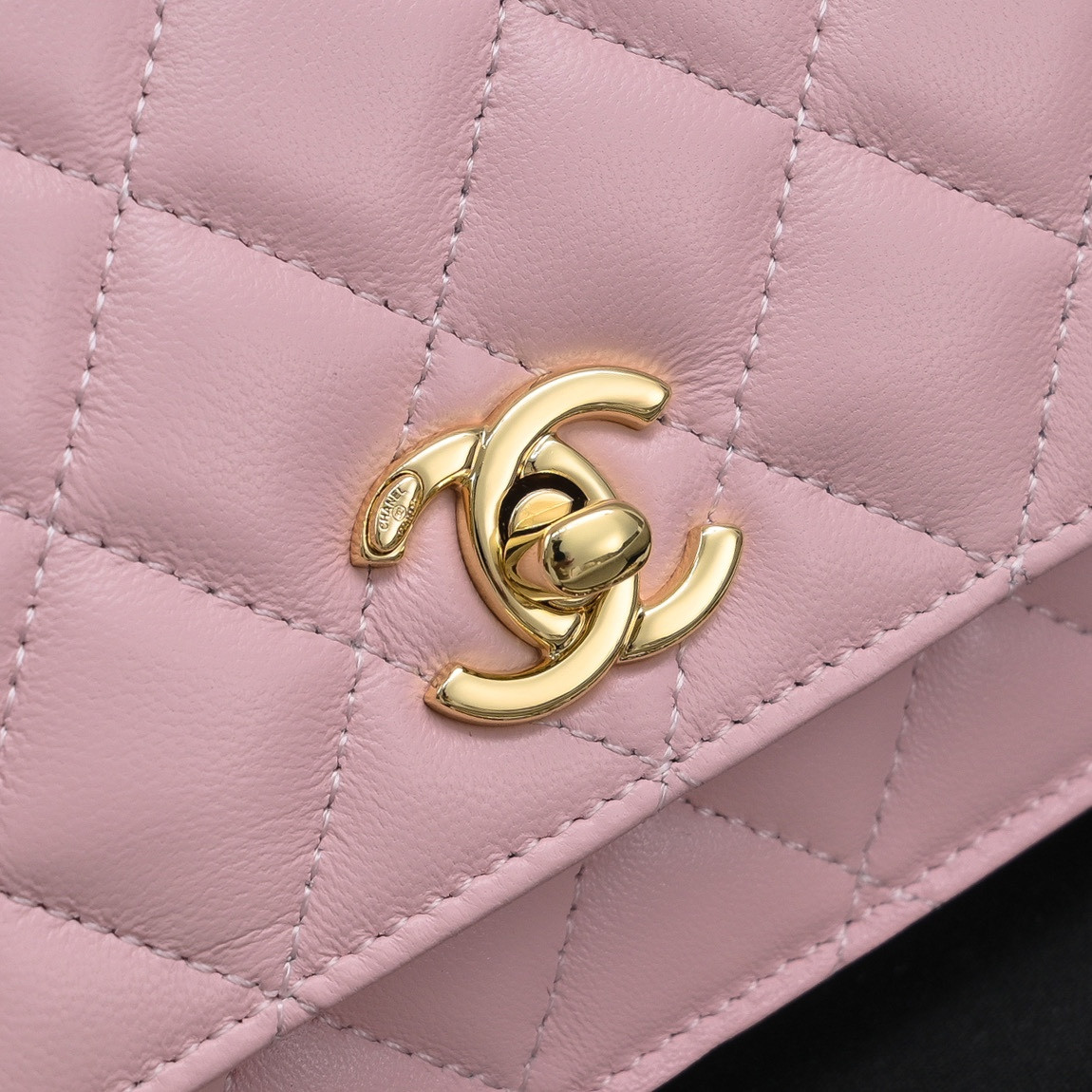 Ch**el Clutch With Chain 19cm
