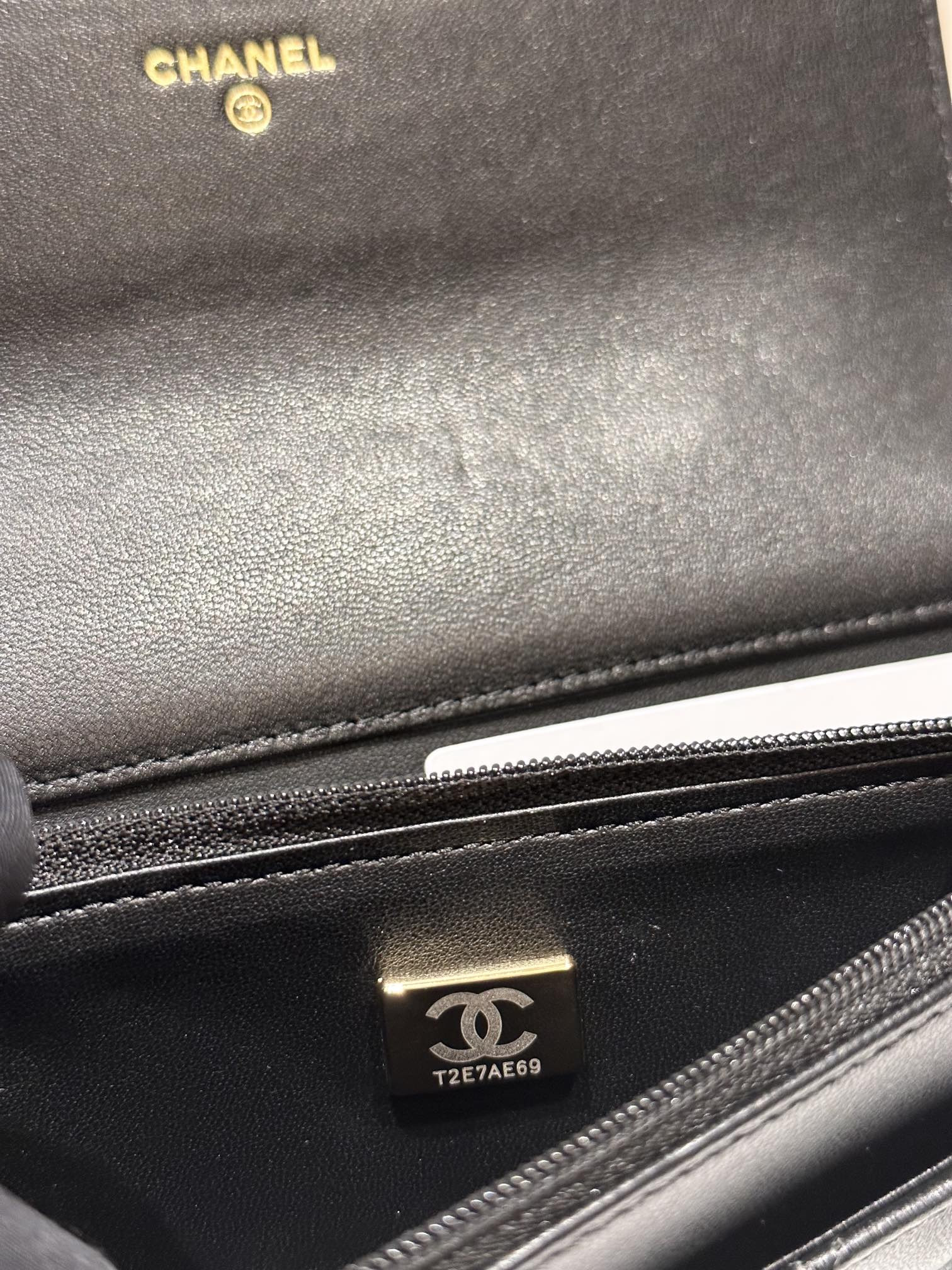Ch**el WOC CLASSIC WALLET ON CHAIN 19cm