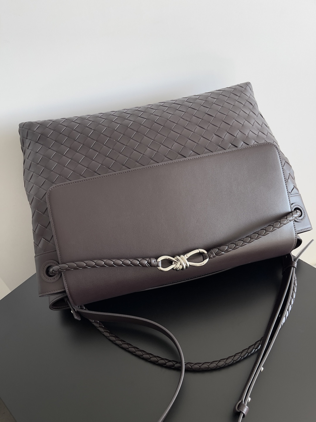 B0tt*ga Ven*ta Large Andiamo Messenger 43x32x20cm
