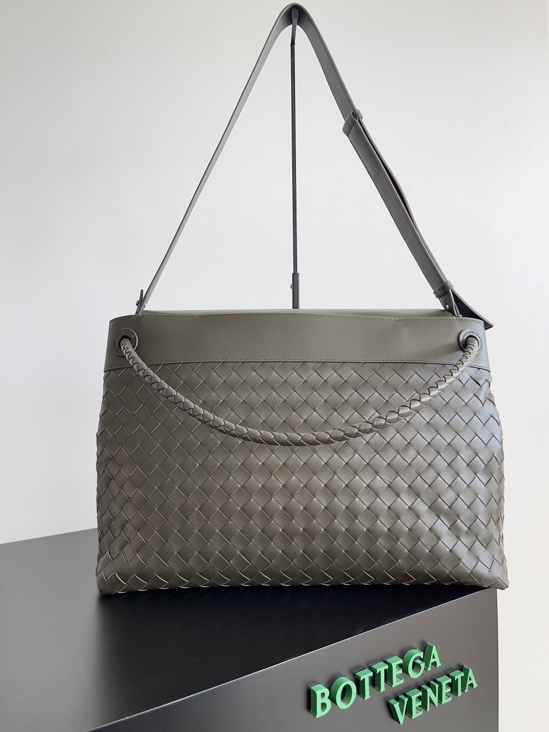 B0tt*ga Ven*ta Large Andiamo Messenger 43x32x20cm