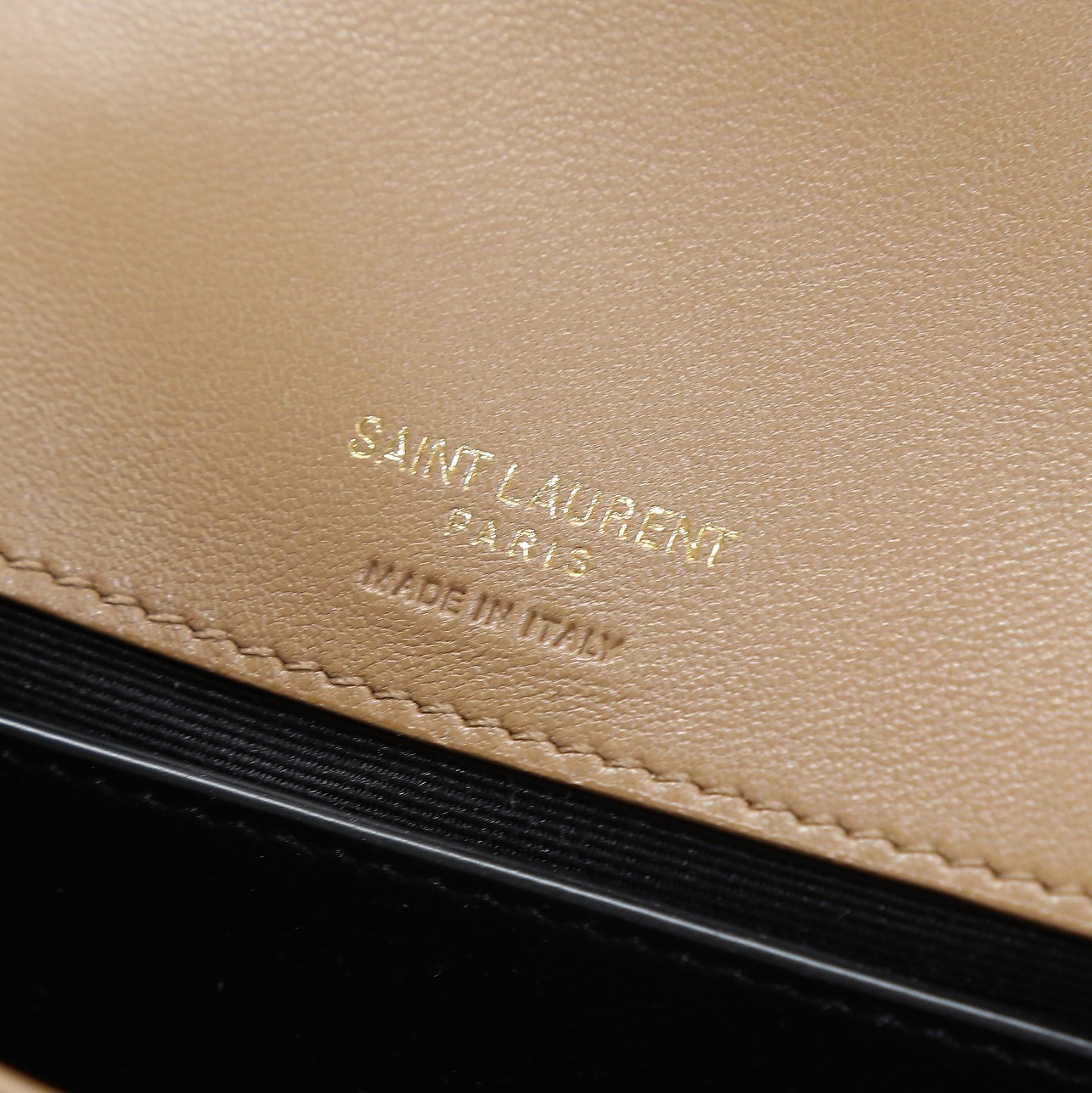 Y51 LOULOU small in MATELASSÉ lambskin 24x14x6cm