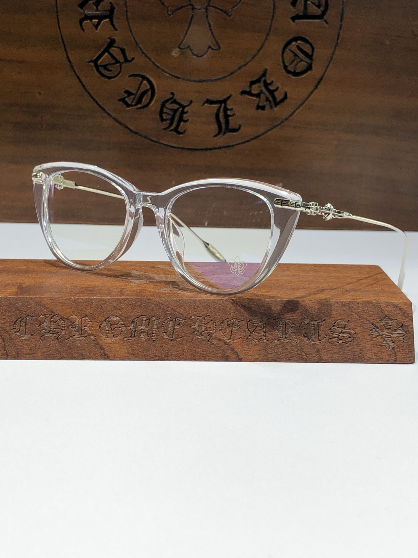 Ch*0me He**ts Glasses CH8228