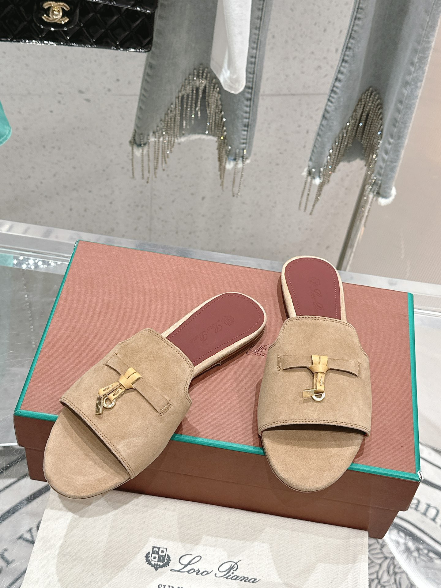UA L0r0 P1ana Summer Charms Sandal