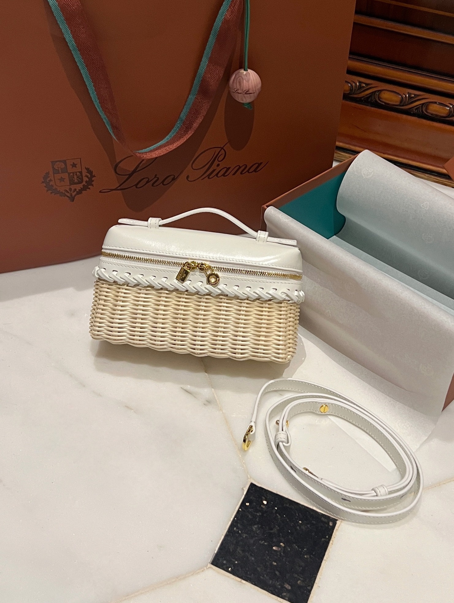 L0r0 P1ana Extra Pocket L19 Wicker Bag 19 x 11.5 x 7cm