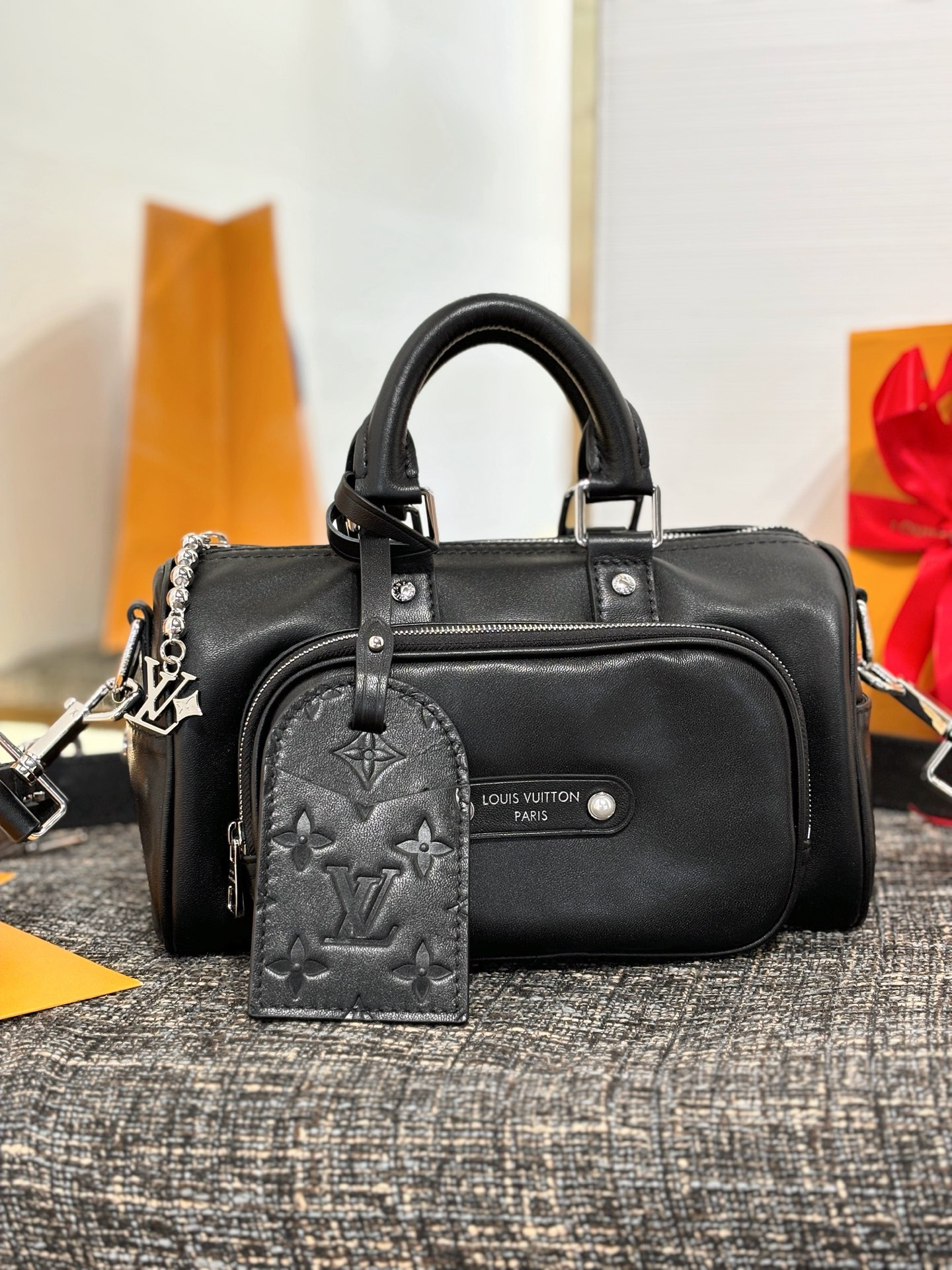 LV KEEPALL CARGO BANDOULIÈRE 25 M13988 25x15x11cm