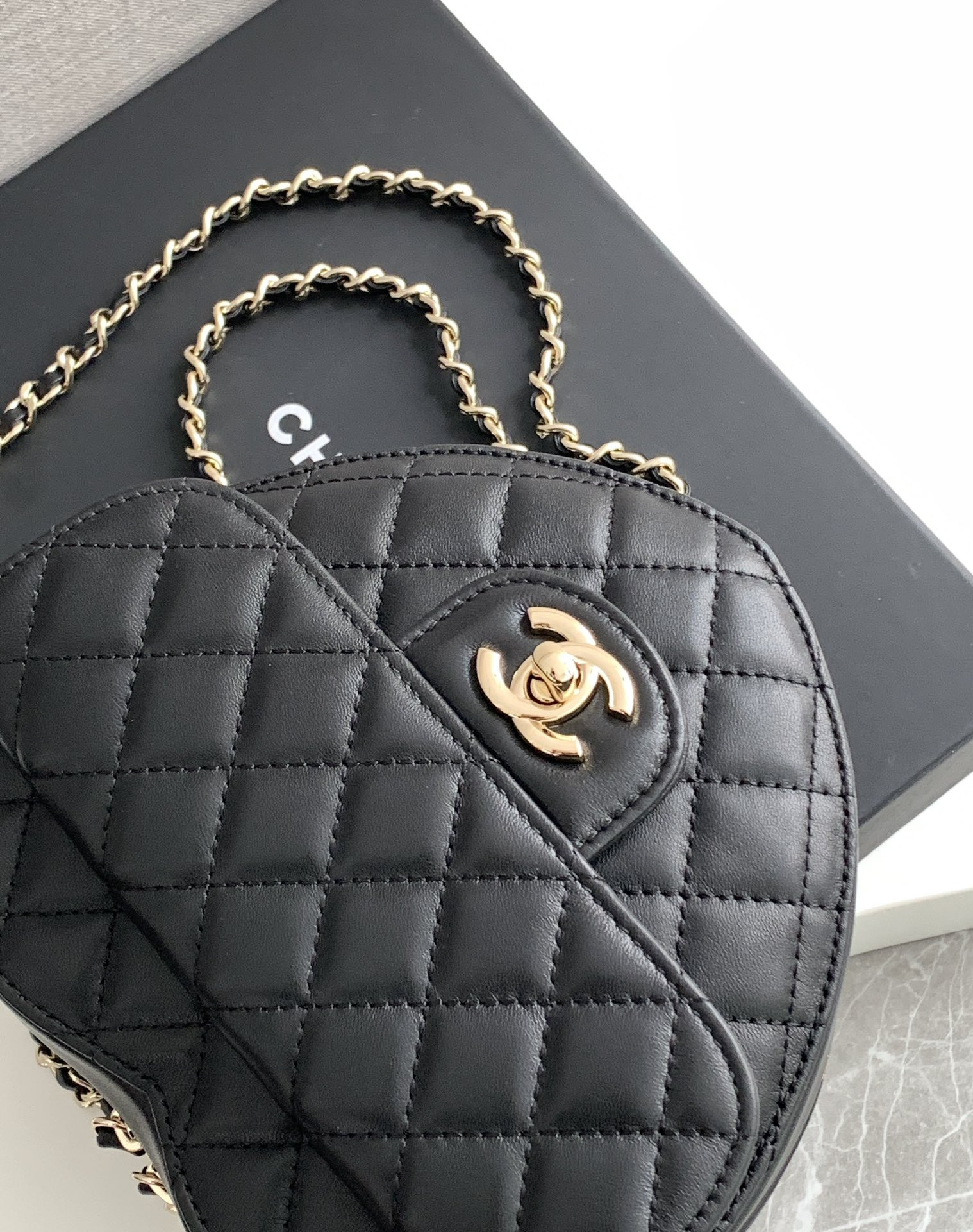 Ch**el 22cc Love Bag AS3191 18x16.5x6.5cm