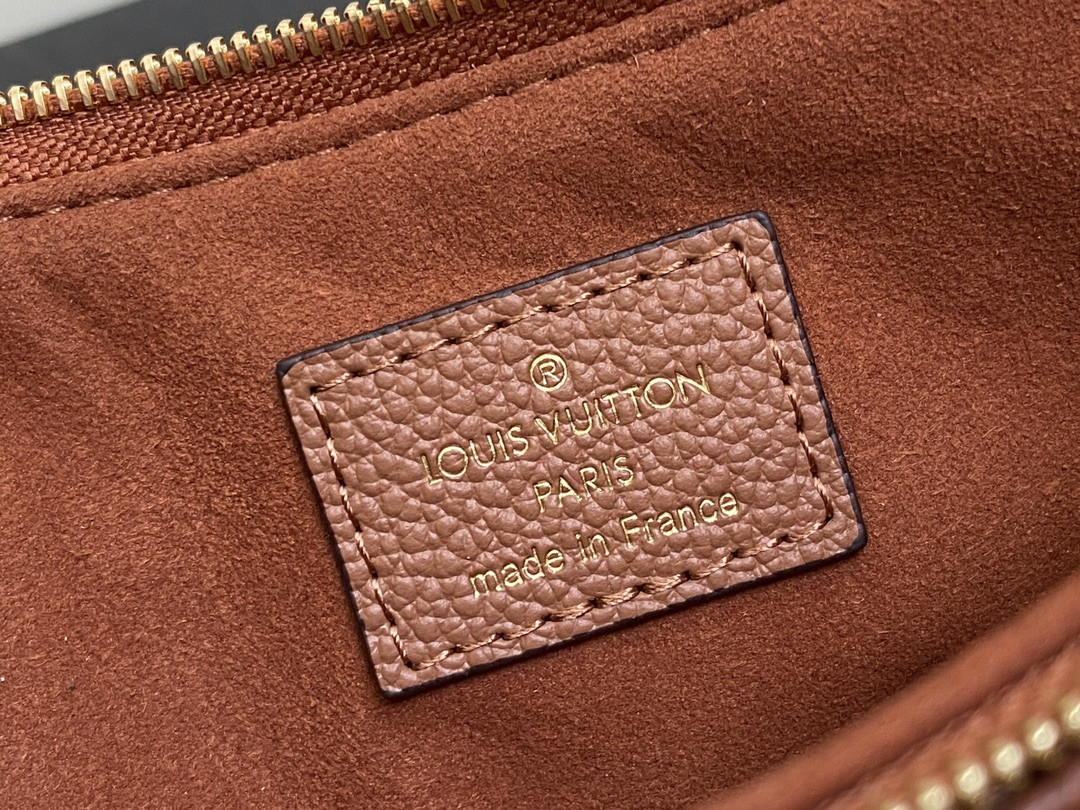 LV Liv Pochette M11916  24.3×13.5×6.5cm