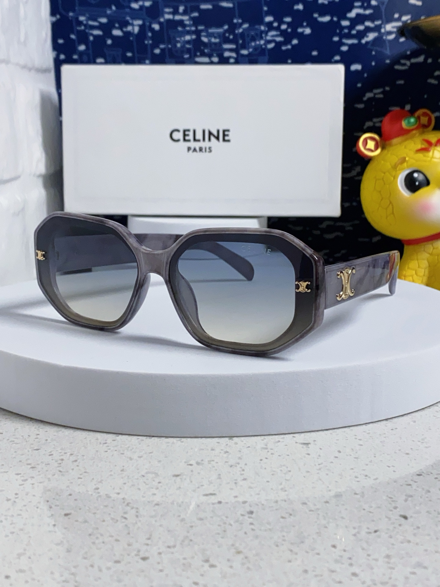 Ce1i*e Glasses