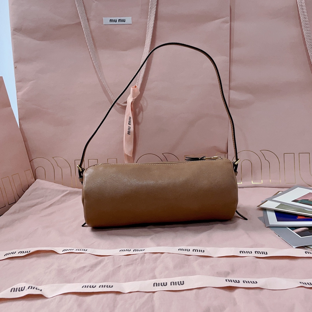 M1v M1v nappa leather pouch 22x9x9cm