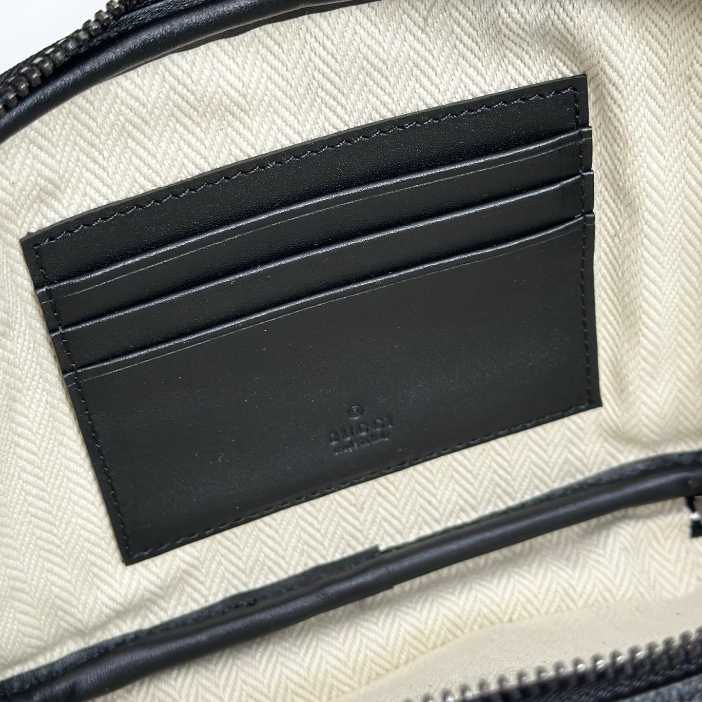 Gvc*1 GG Emblem mini crossbody bag 19x12.5x7cm