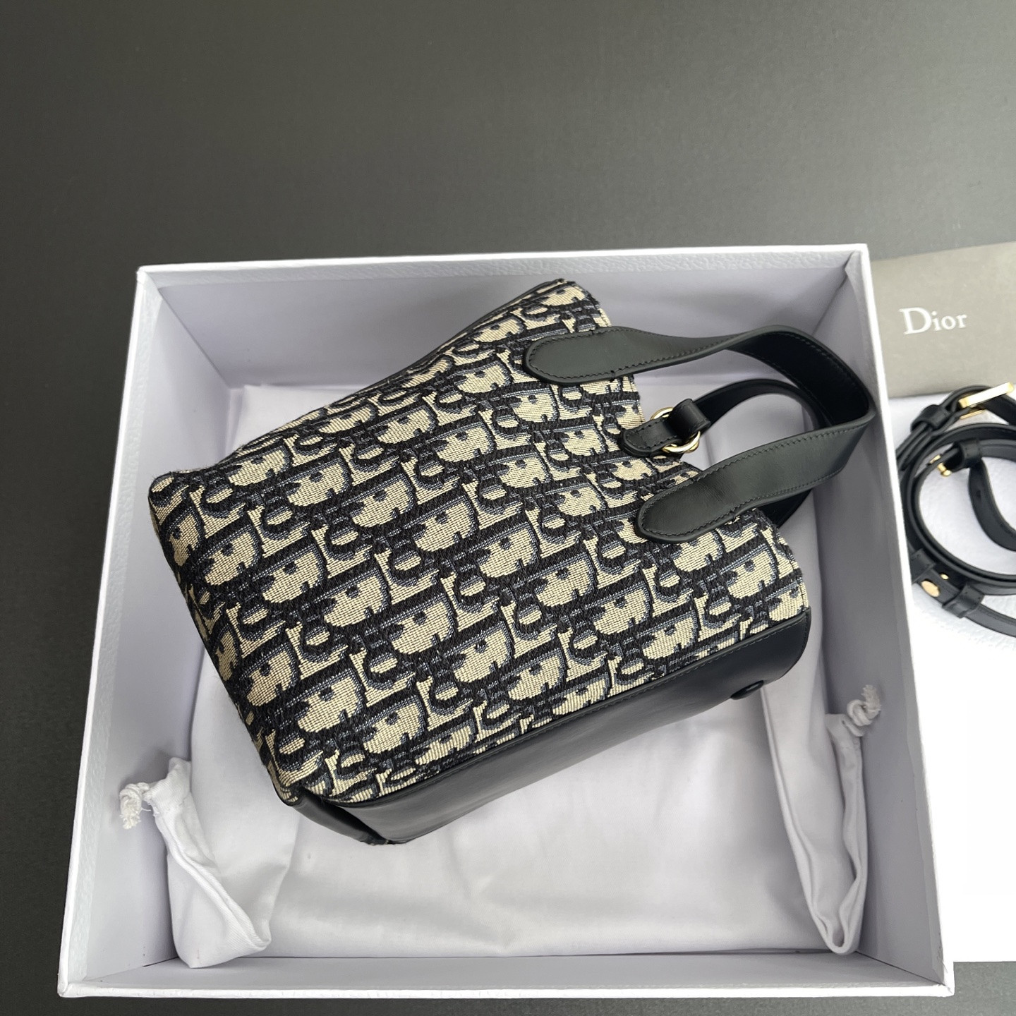 D10r Small Signature Bucket Bag 21x19x11cm
