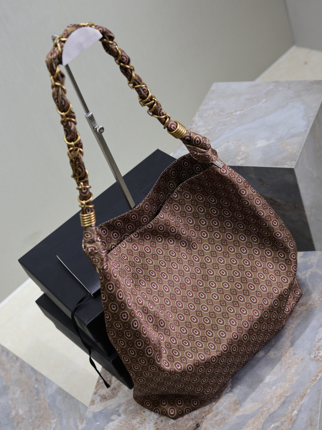 Y51 Amalia (Jacquard) 42x50x1cm