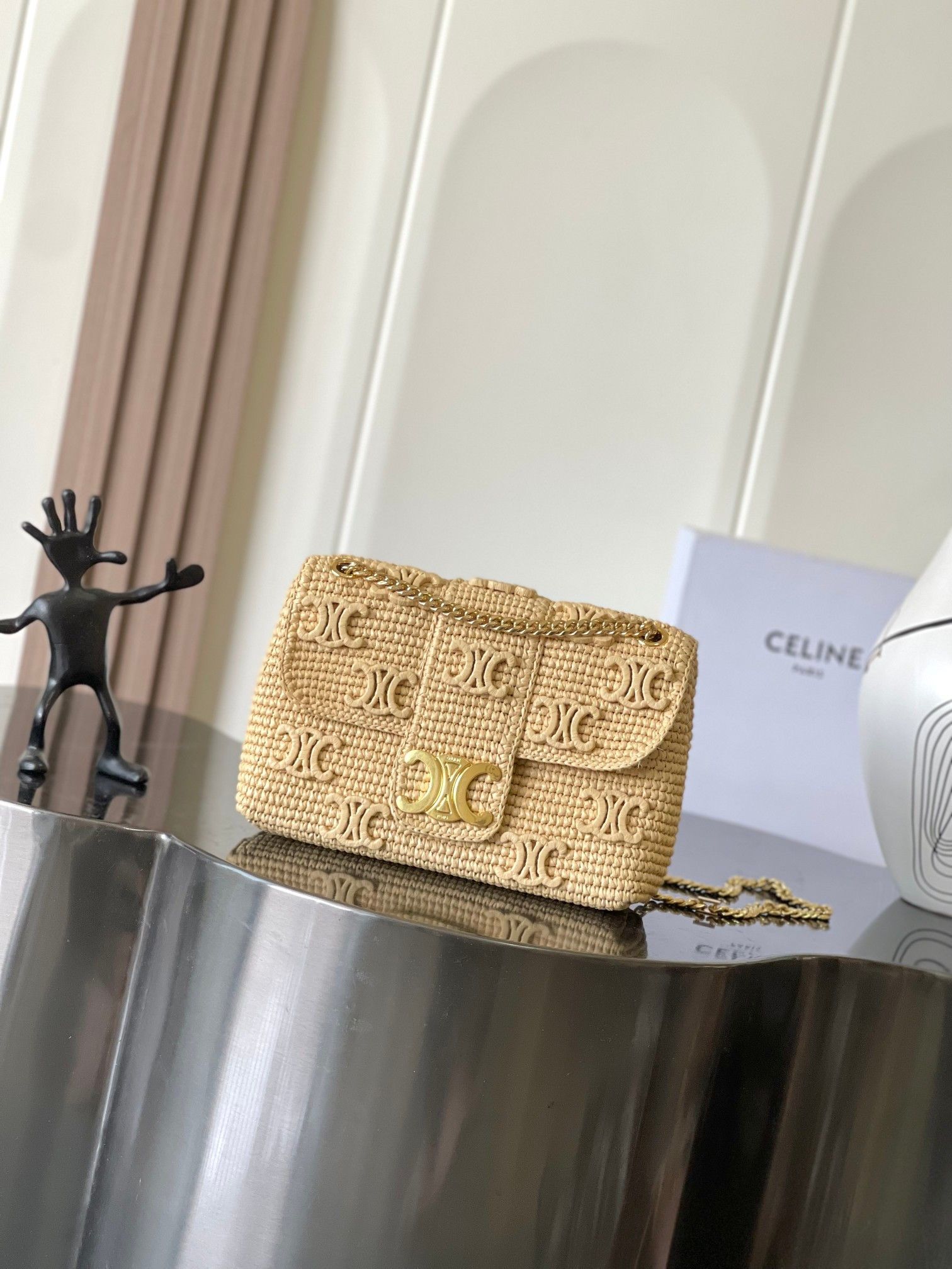 Ce1i*e Victoire Medium Bag IN RAFFIA WITH TRIOMPHE EMBROIDERIES 25x17x9cm