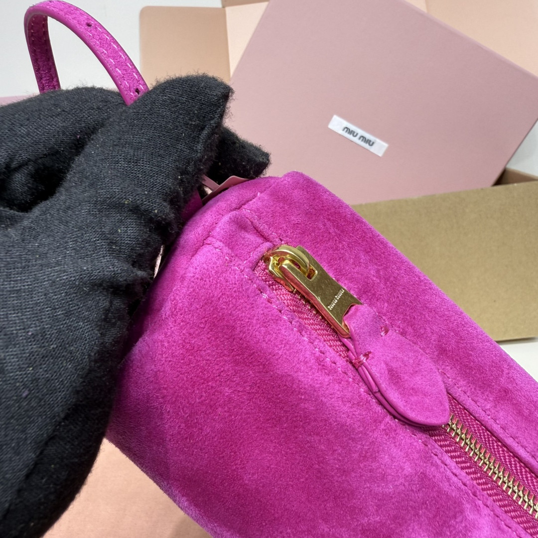 M1v M1v suede pouch 22x9x9cm