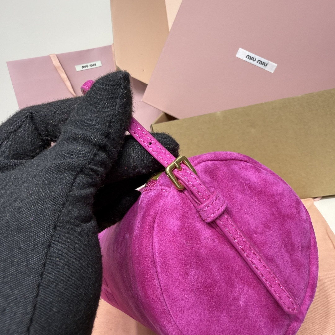 M1v M1v suede pouch 22x9x9cm