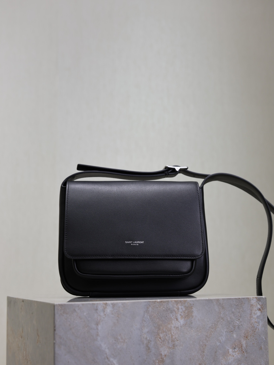 Y51 Sa1nt Lau*nt Niki small satchel in smooth leather 21x16x5cm
