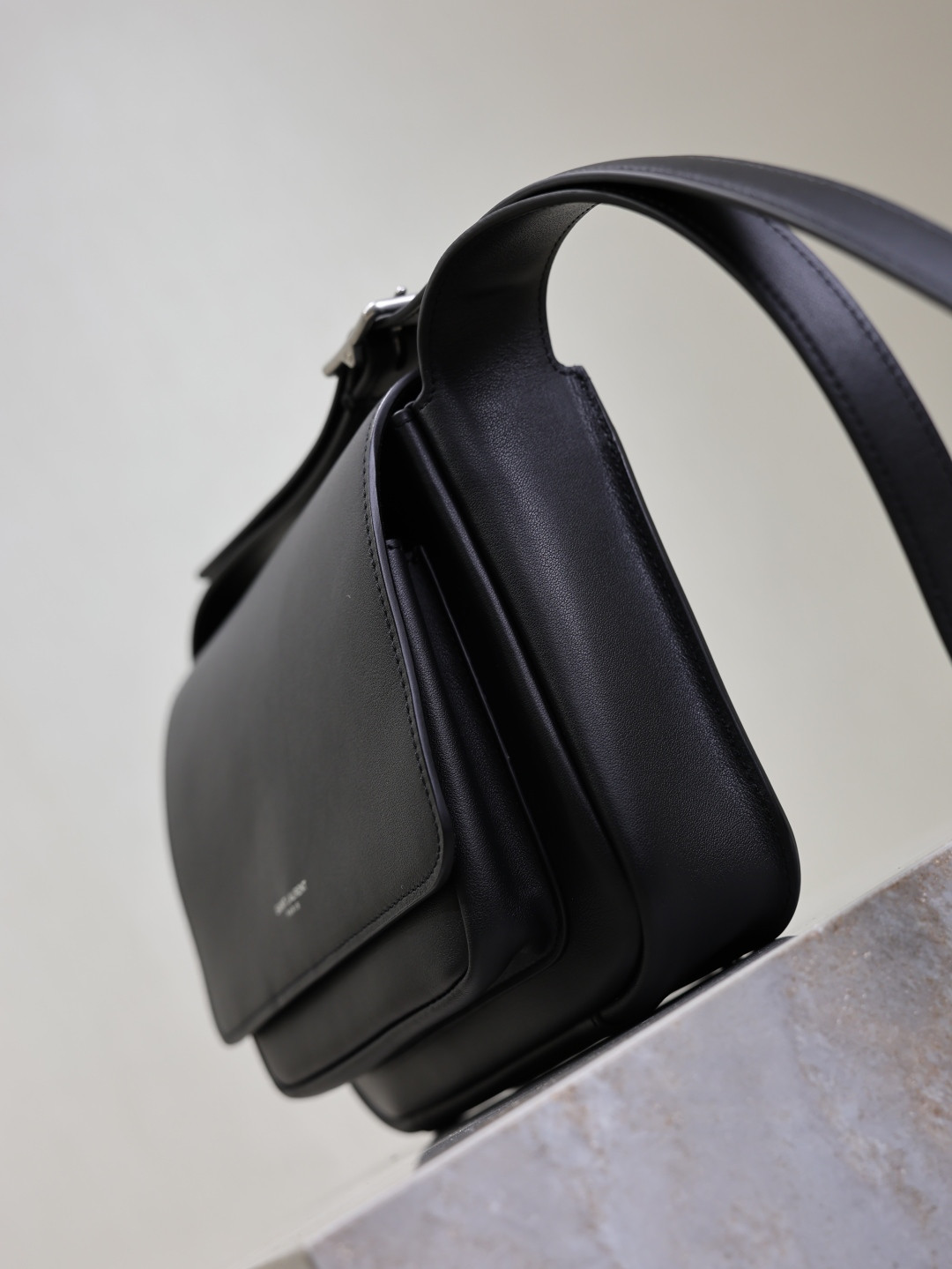 Y51 Sa1nt Lau*nt Niki small satchel in smooth leather 21x16x5cm