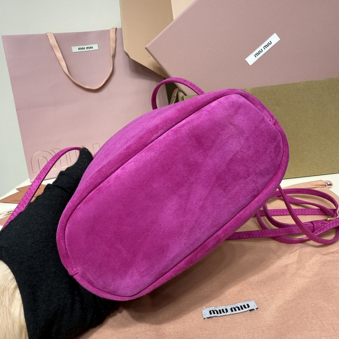 M1v M1v suede pouch 17x14x6cm
