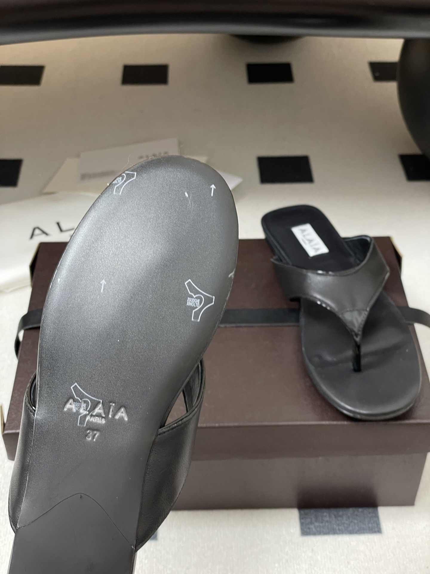 ua a1a1a triangle flat slides(cusT0mized size 7-10 days production time)