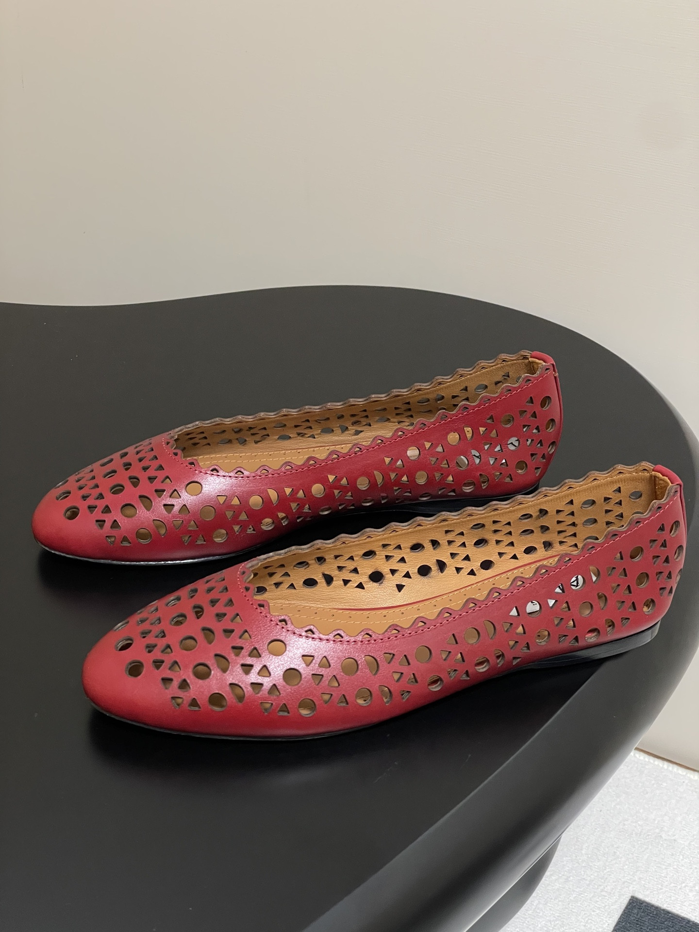 ua alaïa laser-cut leather ballet flats(cusT0mized size 7-10 days production time)