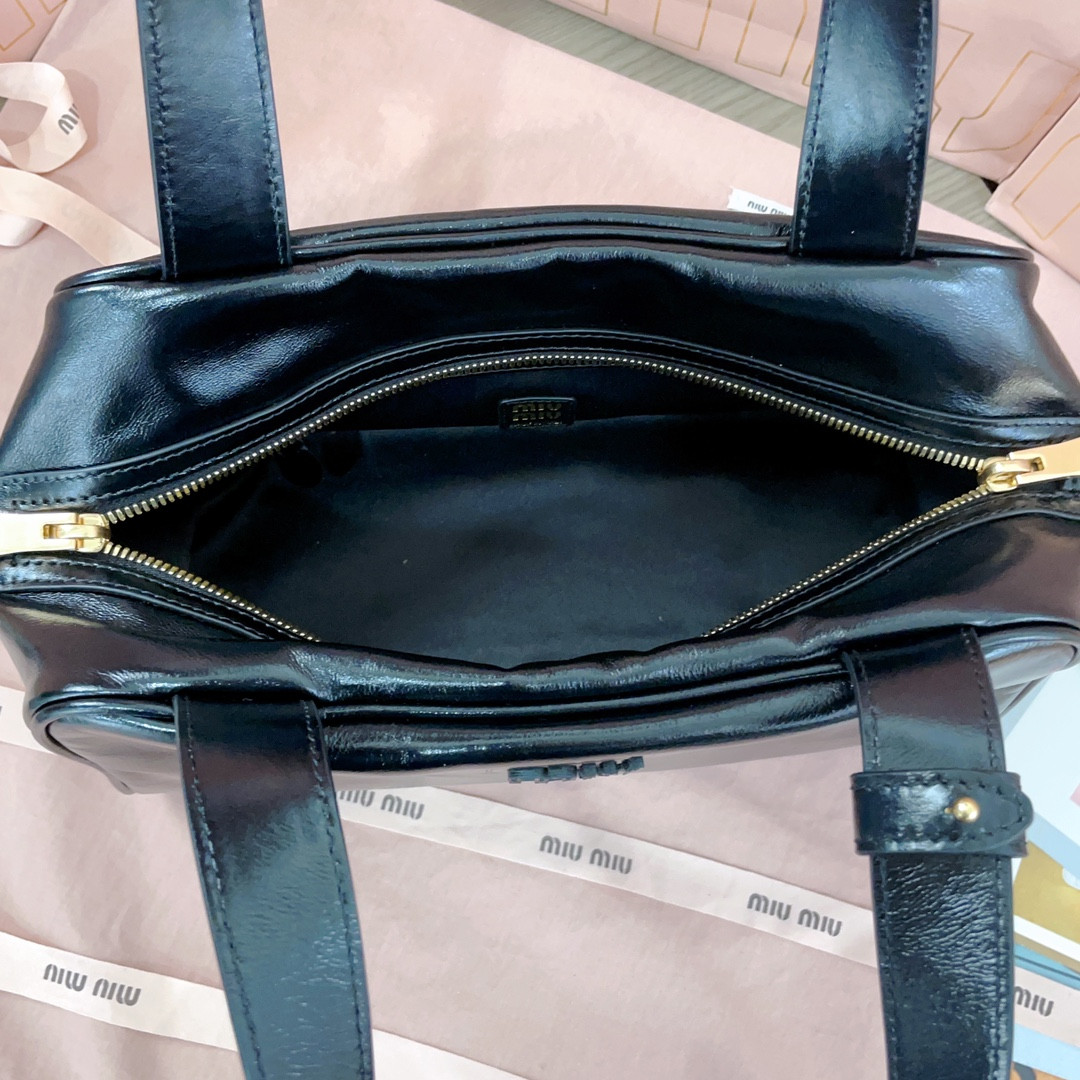 M1v M1v leather top-handle bag 15x28x13cm