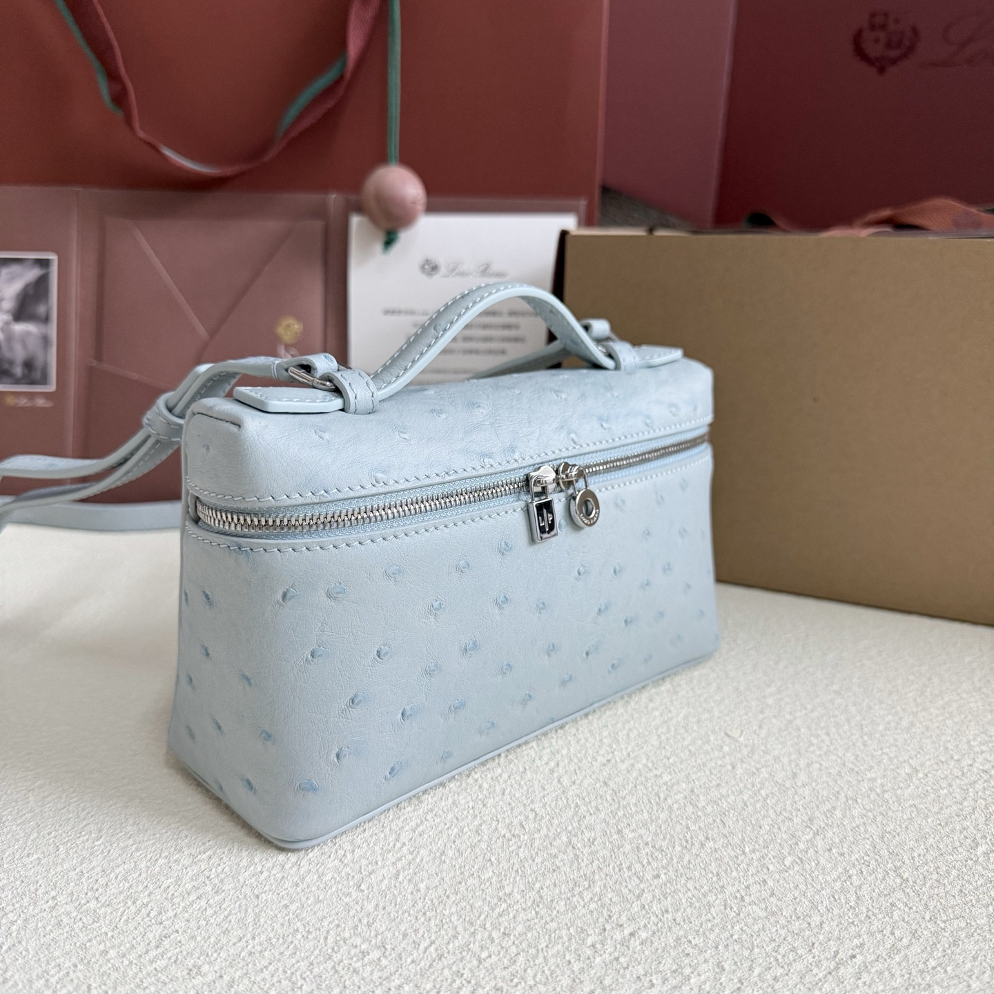 L0r0 P1ana Extra Pocket L19 Ostrich-grained Leather 11 x 19 x 6.5 cm