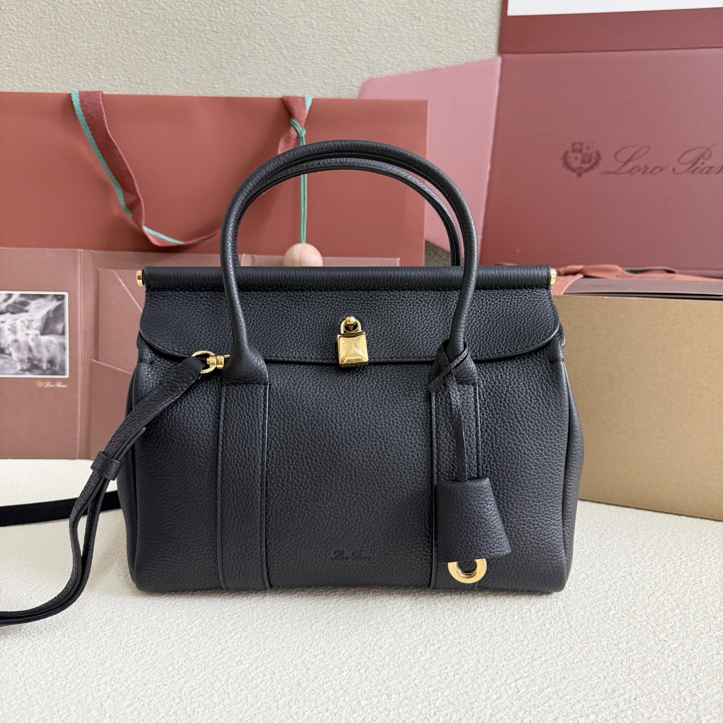 L0r0 P1ana Loom L25 Calfskin 25x18x12.5cm