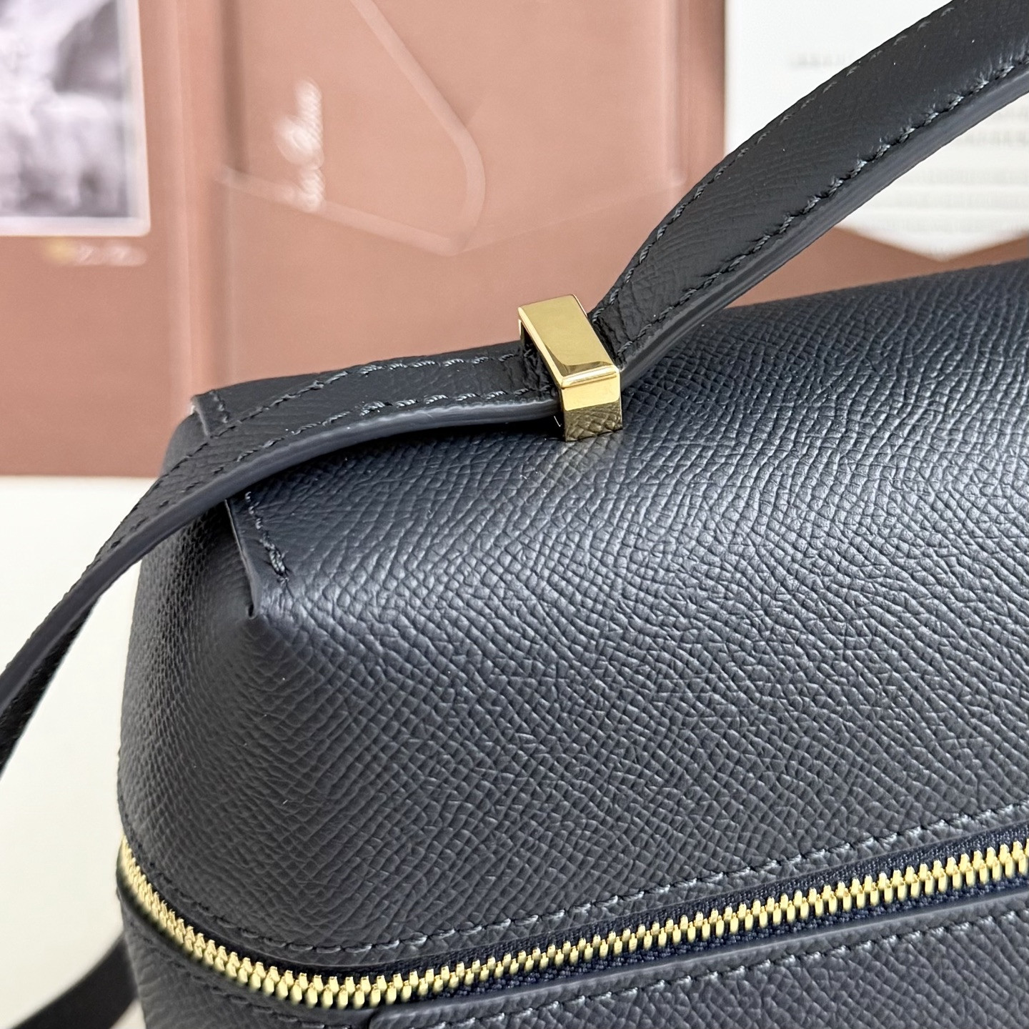 L0r0 P1ana Extra Pocket L27 Calfskin 16x27x10cm