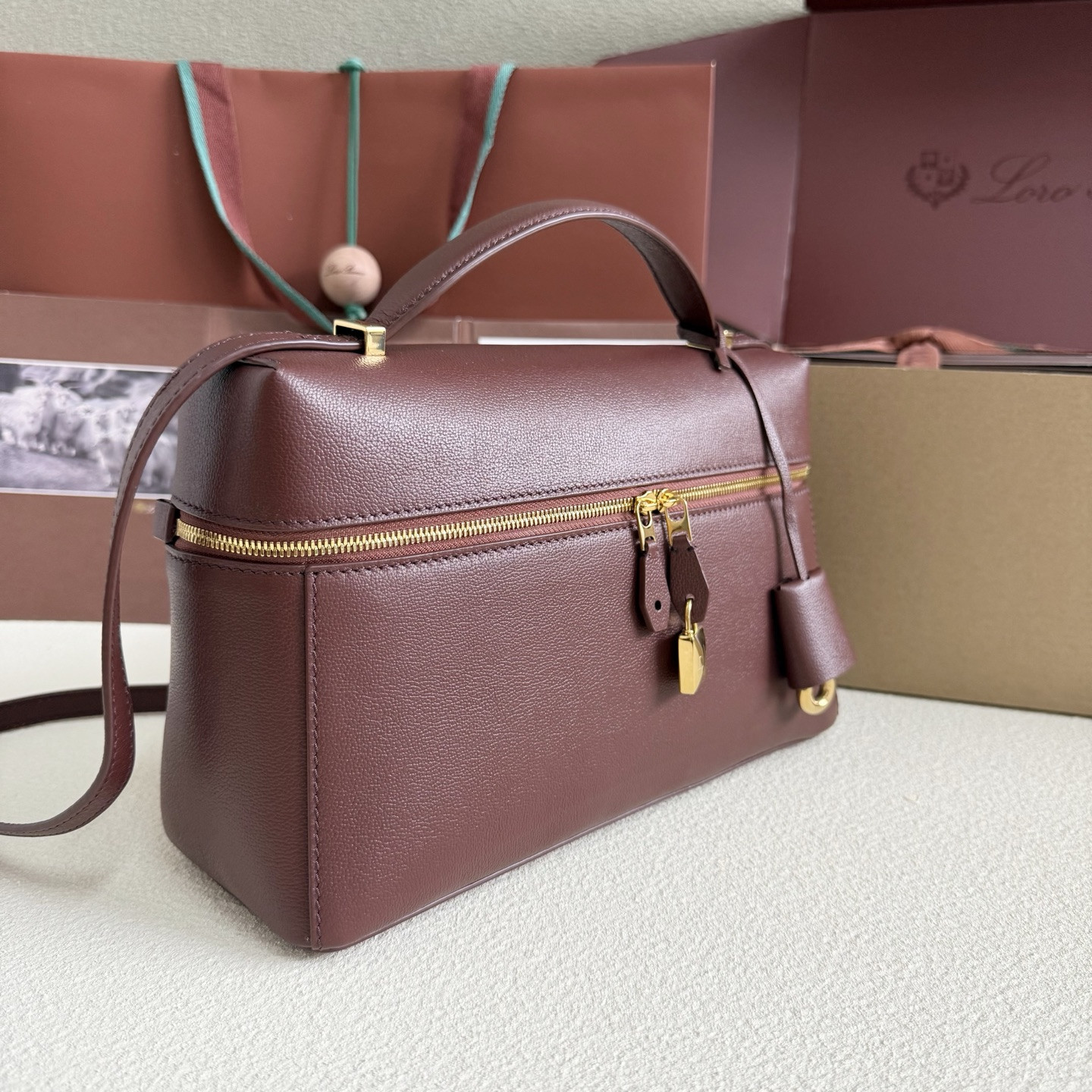 L0r0 P1ana Extra Pocket L27 Calfskin 16x27x10cm