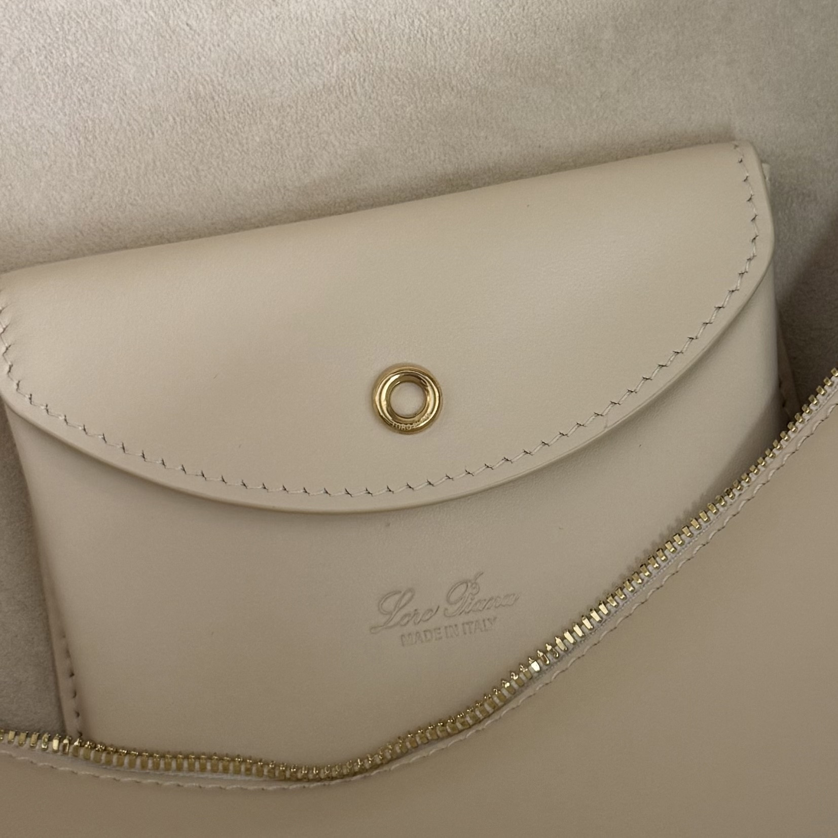 L0r0 P1ana Extra Pocket L27 Calfskin 16x27x10cm